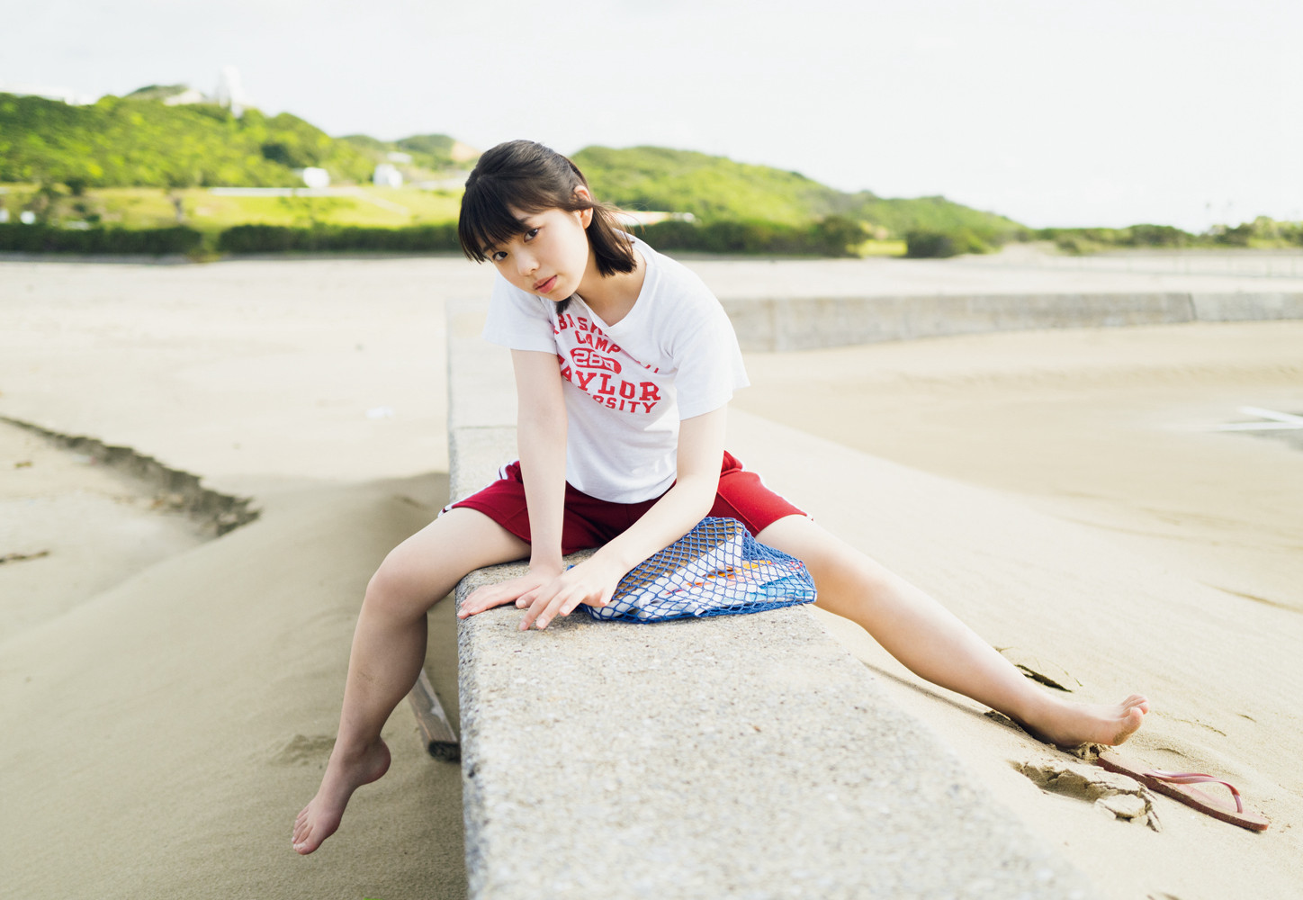 Hina Kikuchi 菊地姫奈, 1st写真集 はばたき Set.04