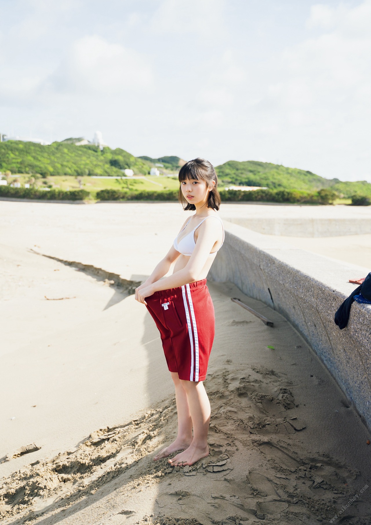 Hina Kikuchi 菊地姫奈, 1st写真集 はばたき Set.04