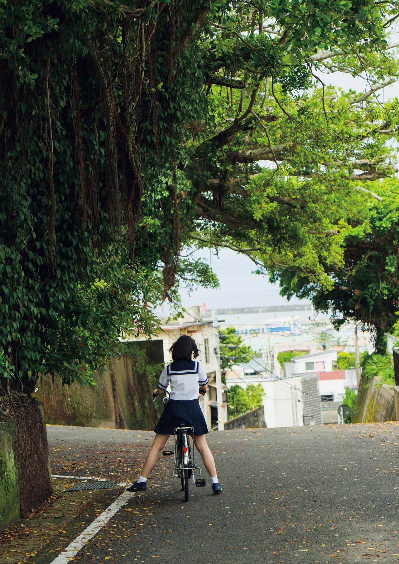 Hina Kikuchi 菊地姫奈, 1st写真集 はばたき Set.01