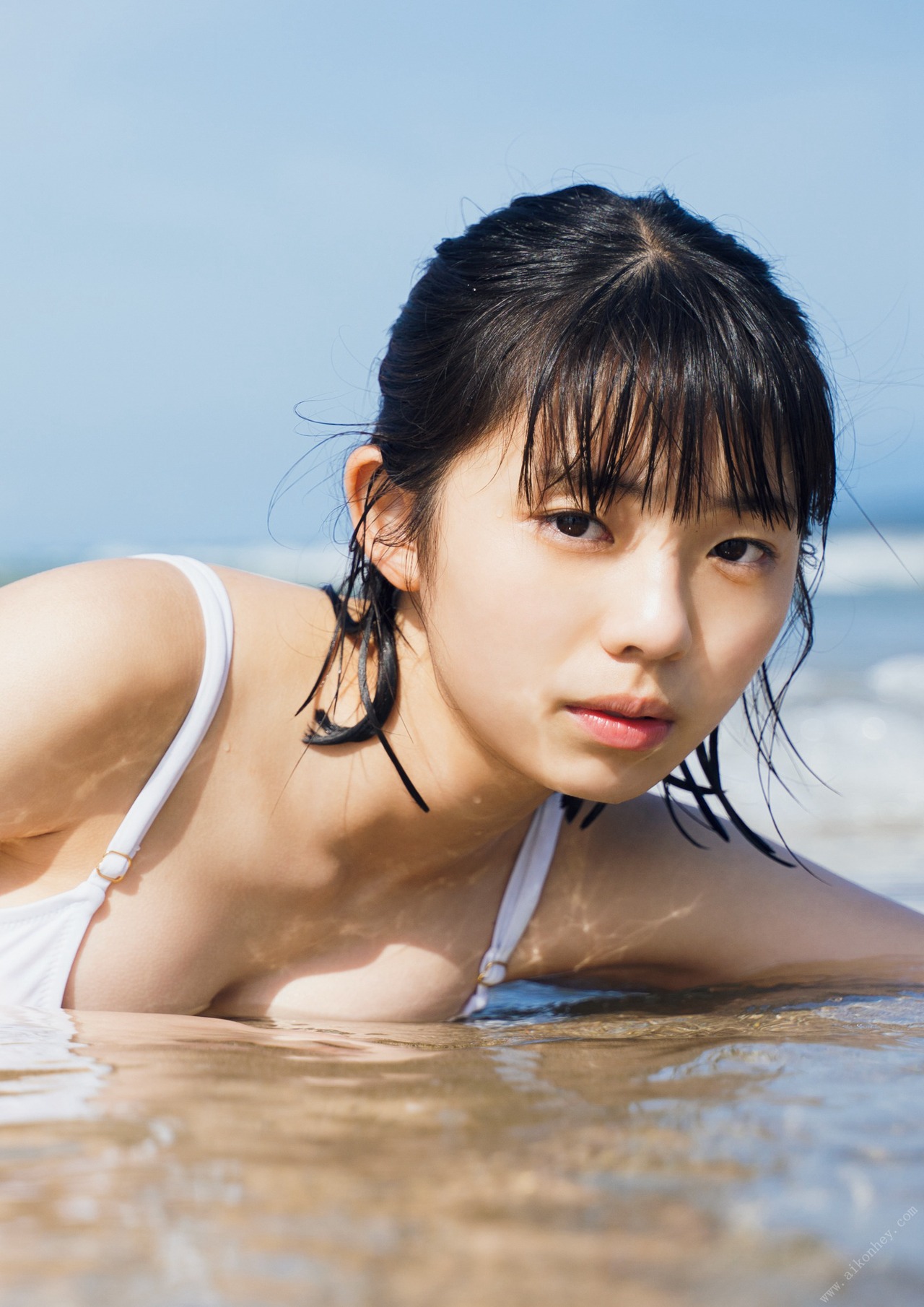 Hina Kikuchi 菊地姫奈, 1st写真集 はばたき Set.04