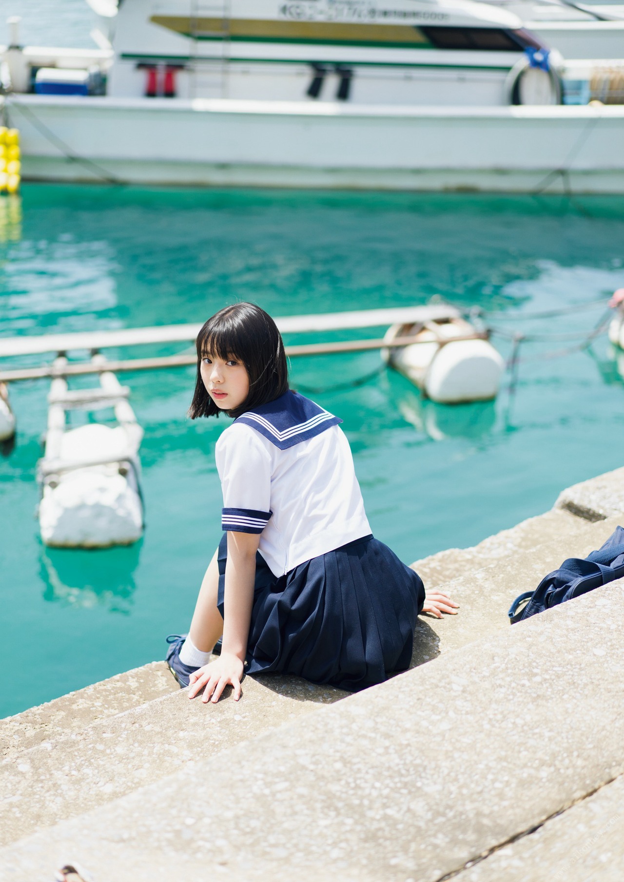 Hina Kikuchi 菊地姫奈, 1st写真集 はばたき Set.01
