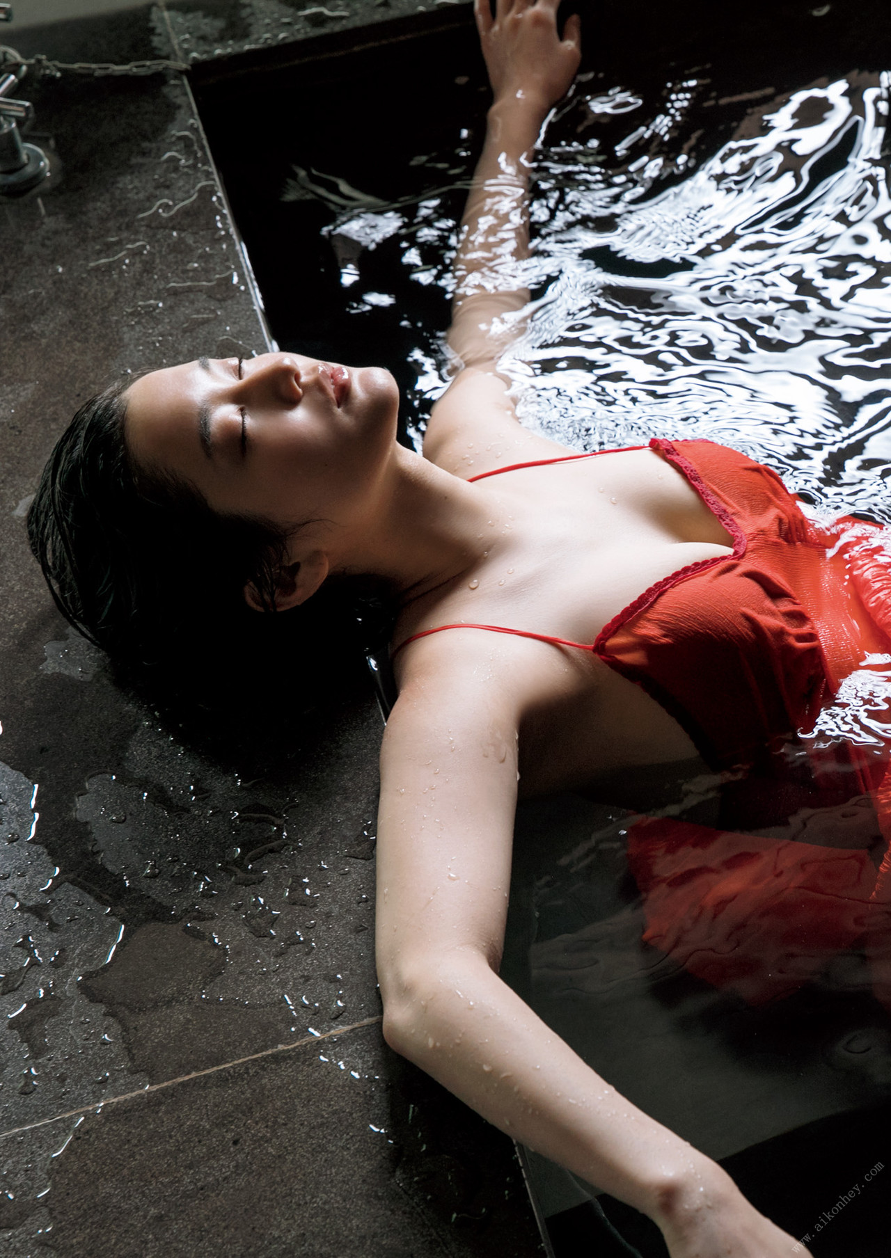 Arisa Deguchi 出口亜梨沙, ファースト写真集 『 EXIT 』 Set.03