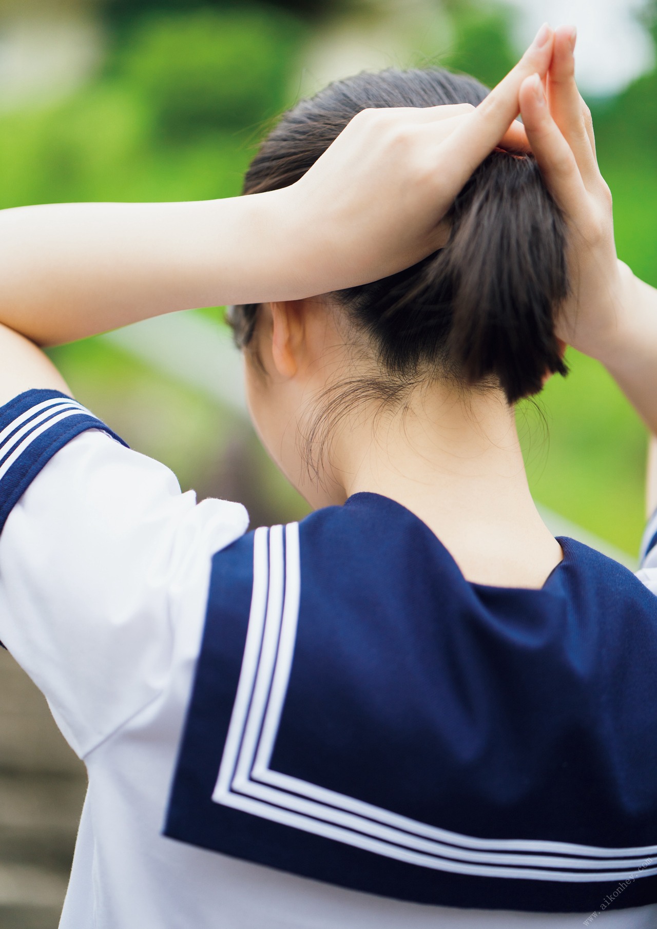 Hina Kikuchi 菊地姫奈, 1st写真集 はばたき Set.01