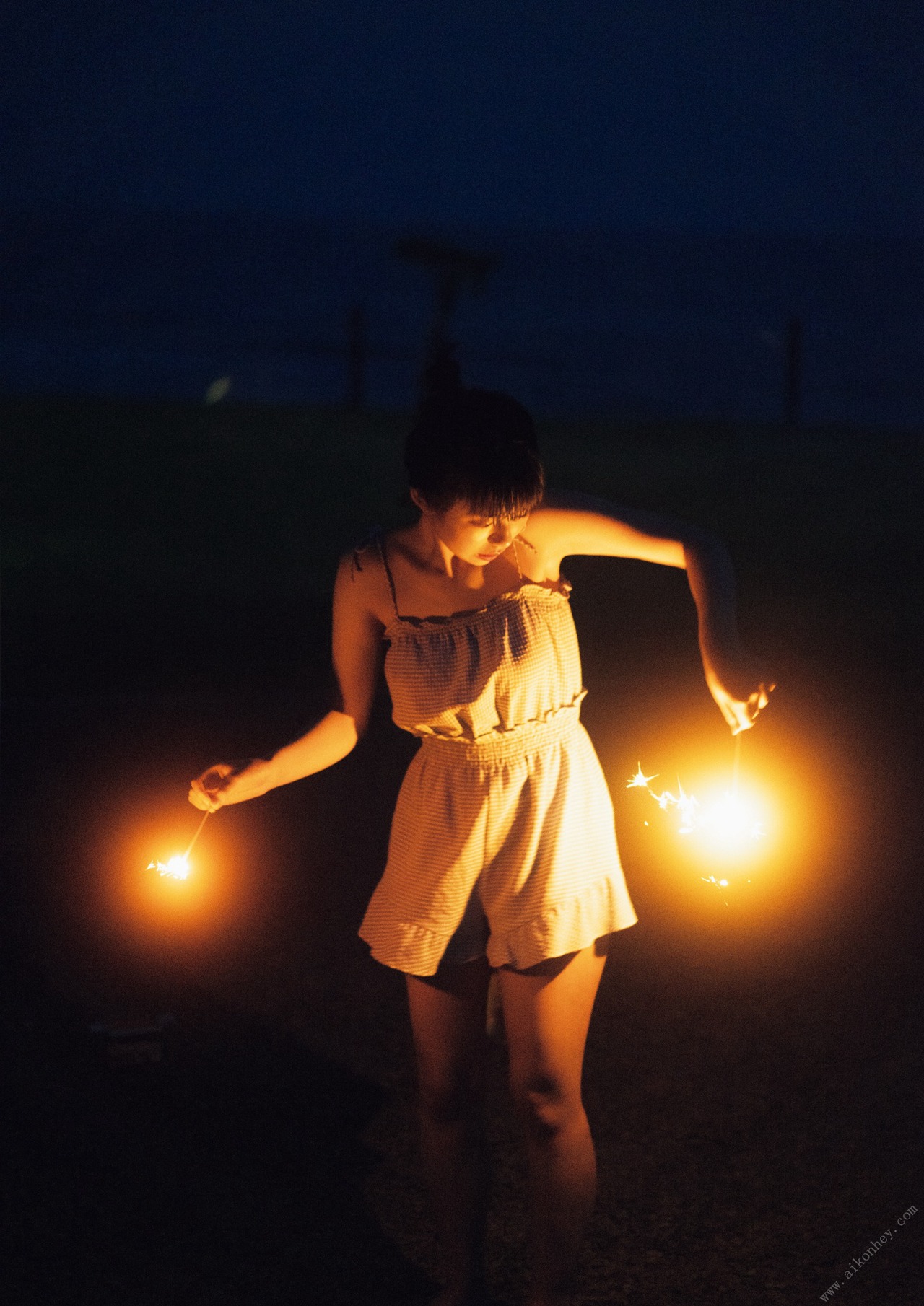 Hina Kikuchi 菊地姫奈, 1st写真集 はばたき Set.04