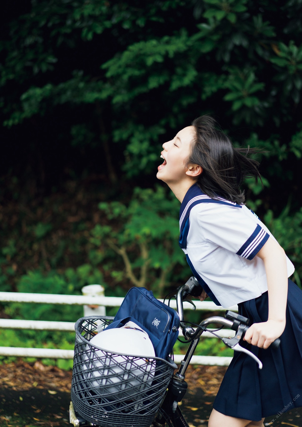 Hina Kikuchi 菊地姫奈, 1st写真集 はばたき Set.01