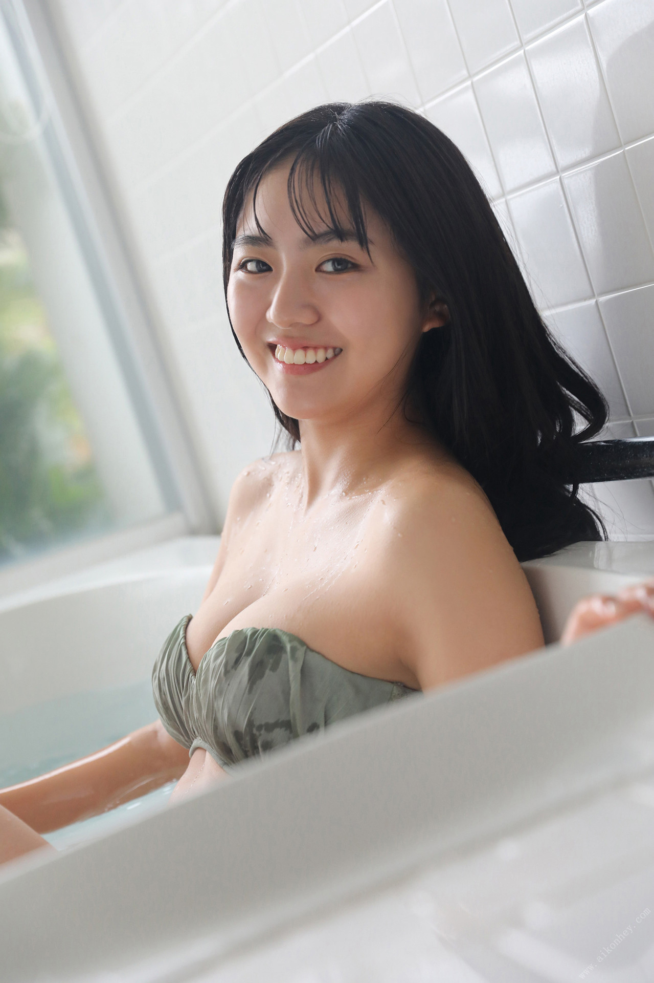 Runa Toyoda 豊田ルナ, ＦＲＩＤＡＹデジタル写真集 無敵のヒロイン Set.01