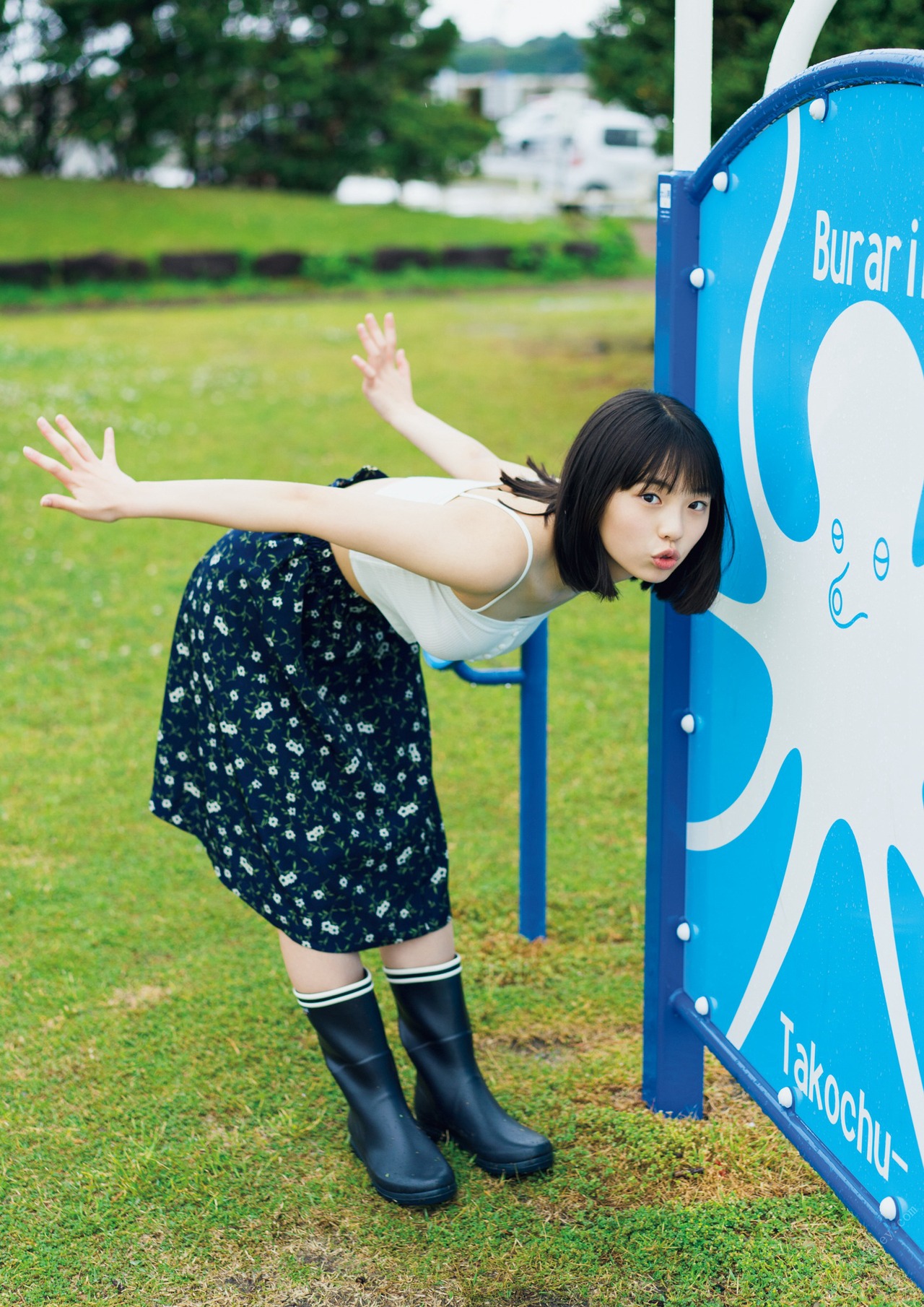 Hina Kikuchi 菊地姫奈, 1st写真集 はばたき Set.04