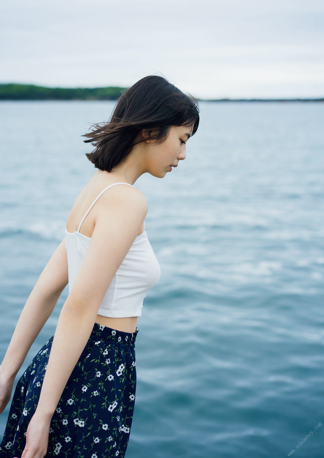 Hina Kikuchi 菊地姫奈, 1st写真集 はばたき Set.04