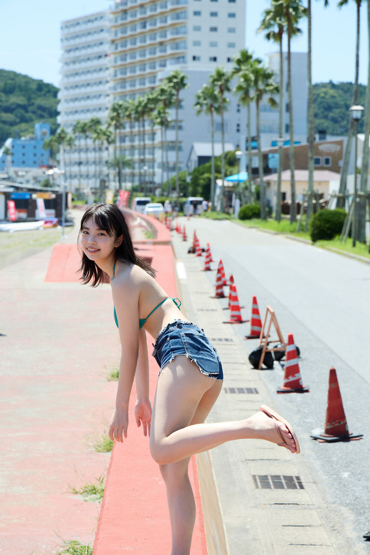 Hina Kikuchi 菊地姫奈, ＦＲＩＤＡＹデジタル写真集 「圧倒的ヒロイン Vol.1」 Set.01