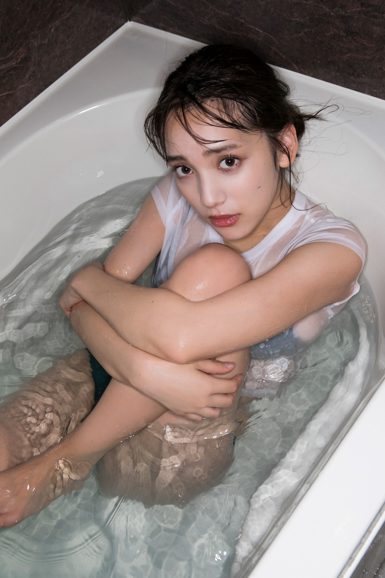 Sayaka Tomaru 都丸紗也華, FLASHデジタル写真集 着衣巨乳～ぴっちぴち～ Set.01