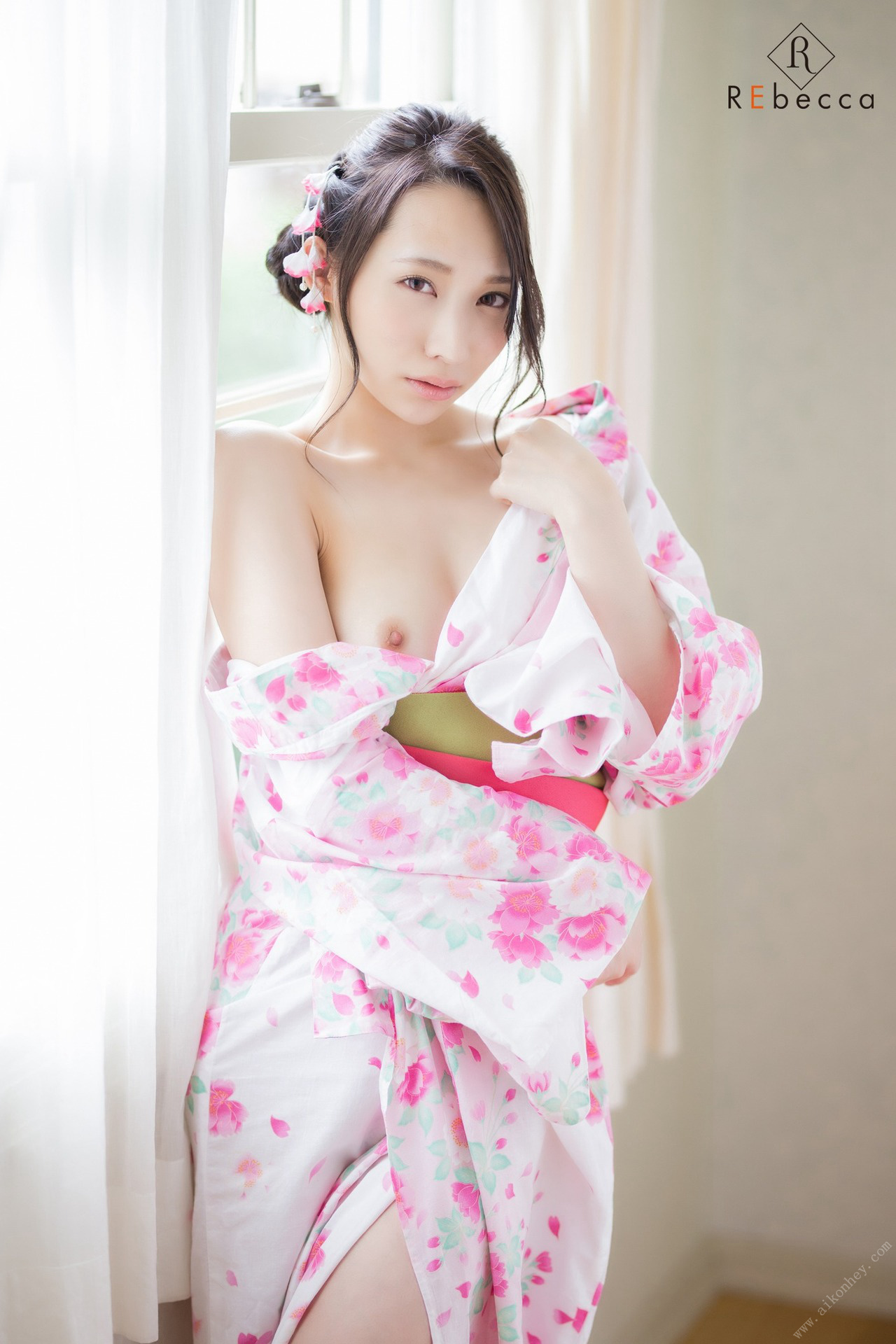 Ren Yoshikawa 吉川蓮, Rebecca 写真集 Ren Comeback！ Set.01