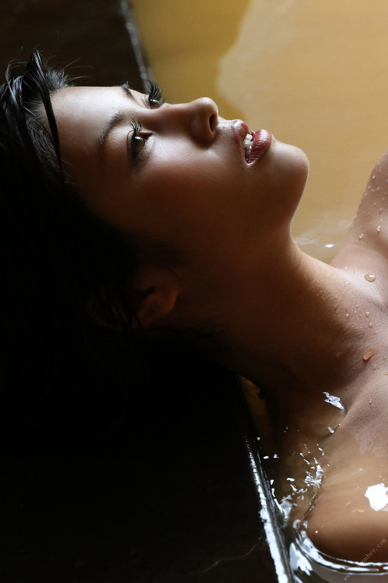 Suzume Mino 美乃すずめ, 週刊ポストデジタル写真集 「神戸の女　美乃」 Set.02
