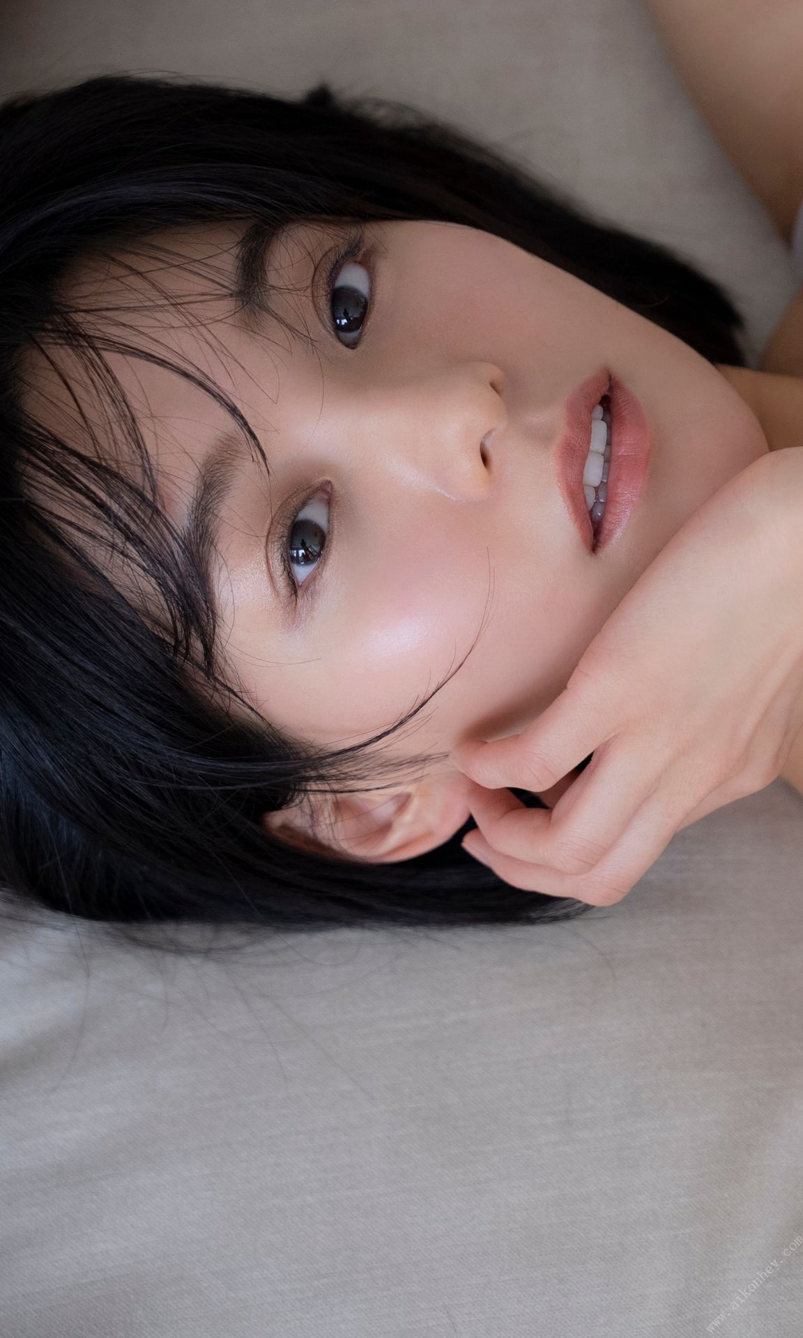 Momoko Arata 新田桃子, 週プレ Photo Book 「ドンブラ一人三役女優、初グラビア」 Set.02