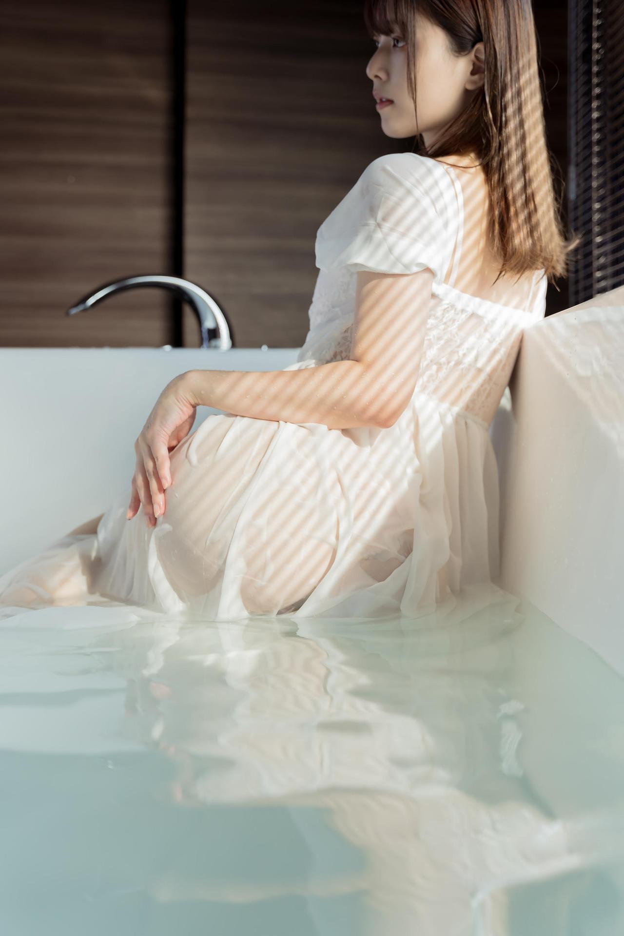 Mitsuki Goronzoku ゴロン族美月, フェチグラビア写真集 「Translucent」 Set.01