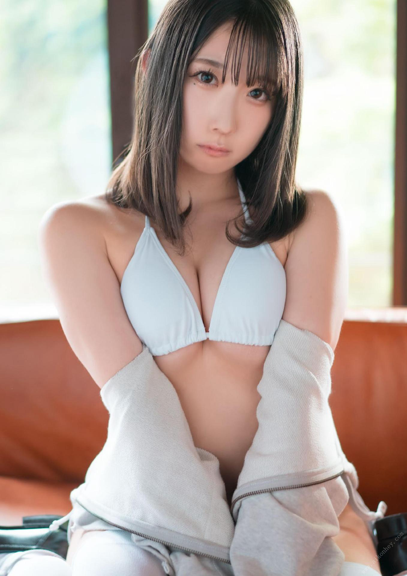 Momo Taiga 大河もも, グラビア写真集 「恋。」 Set.02