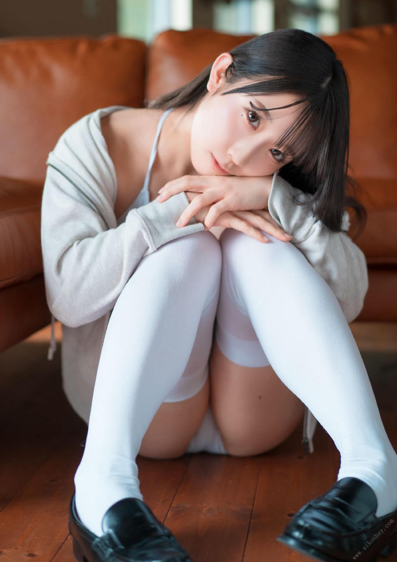 Momo Taiga 大河もも, グラビア写真集 「恋。」 Set.02