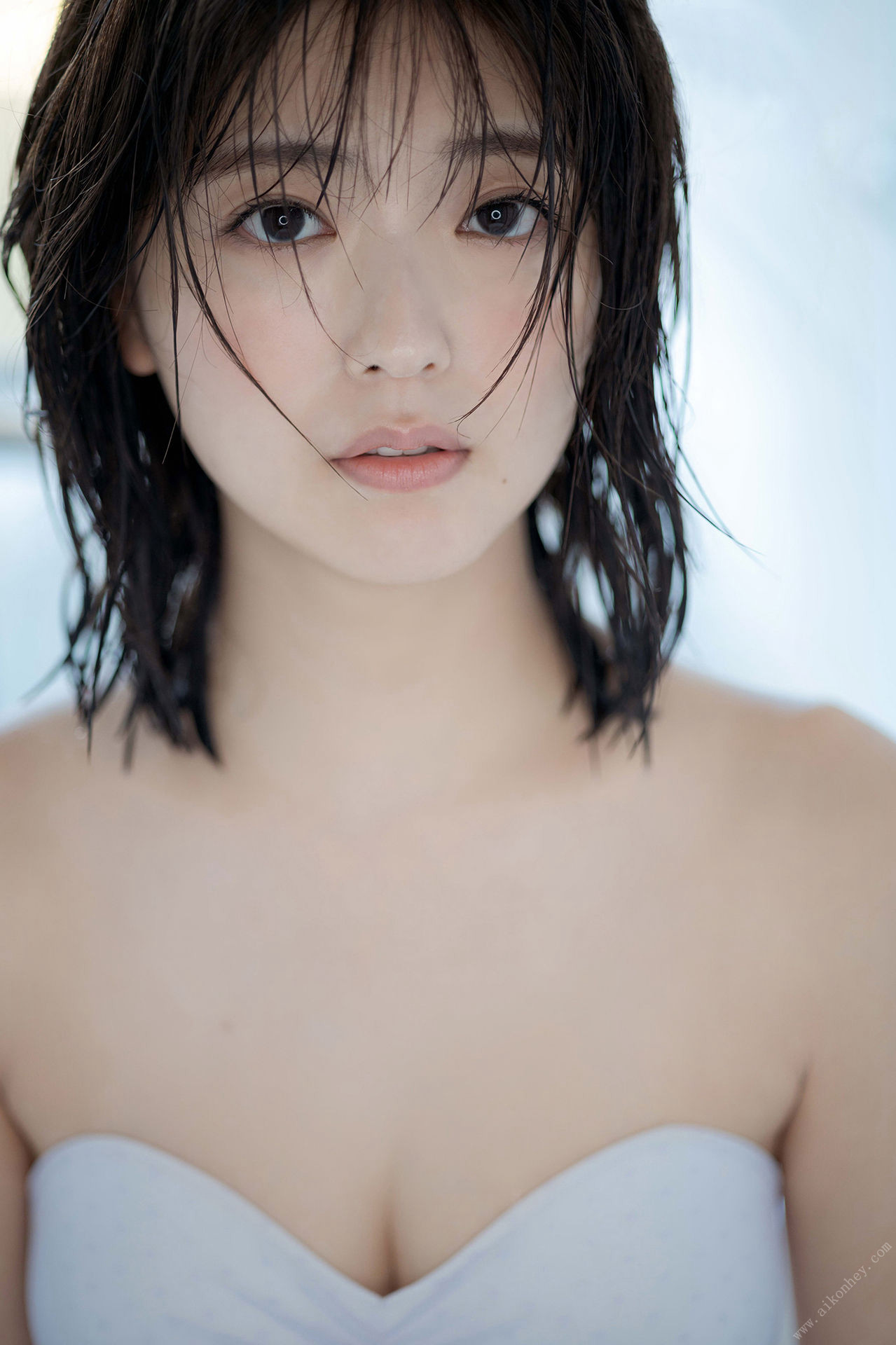 Mio Kudo 工藤美桜, ＦＲＩＤＡＹデジタル写真集 「輝きながら……」 Set.01