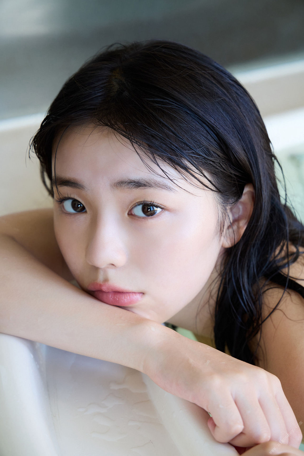 Hina Kikuchi 菊地姫奈, ＦＲＩＤＡＹデジタル写真集 「圧倒的ヒロイン Vol.1」 Set.01