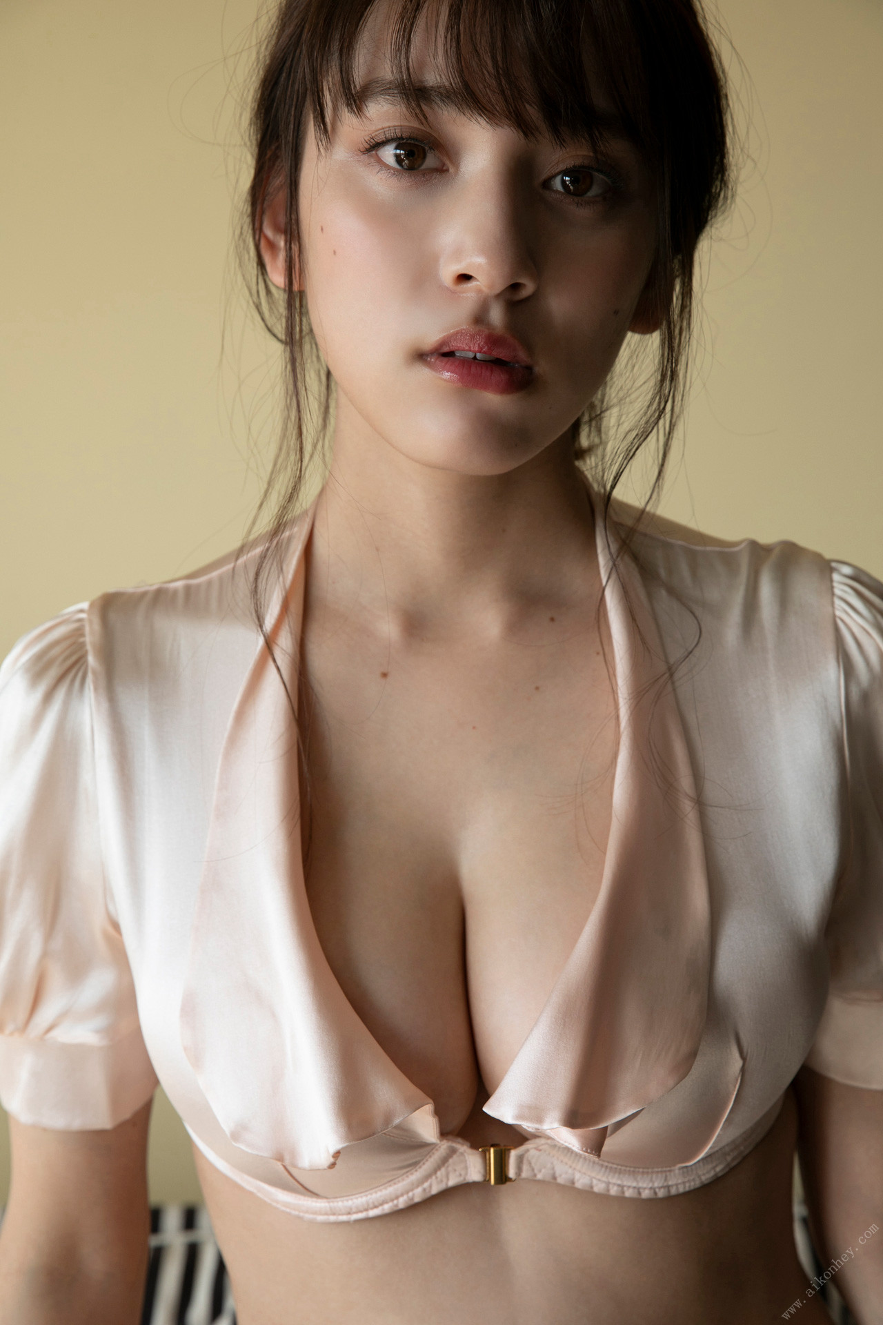 Sayaka Tomaru 都丸紗也華, FLASHデジタル写真集 着衣巨乳～ぴっちぴち～ Set.02