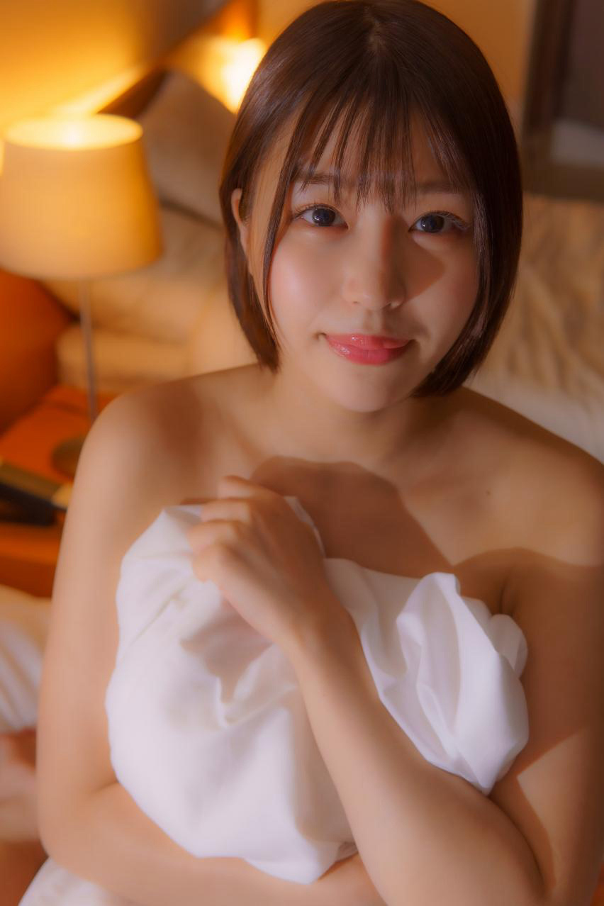 Mahiro Tadai 唯井まひろ, 写真集 「ファミレス店員とホテル密会」 Set.01