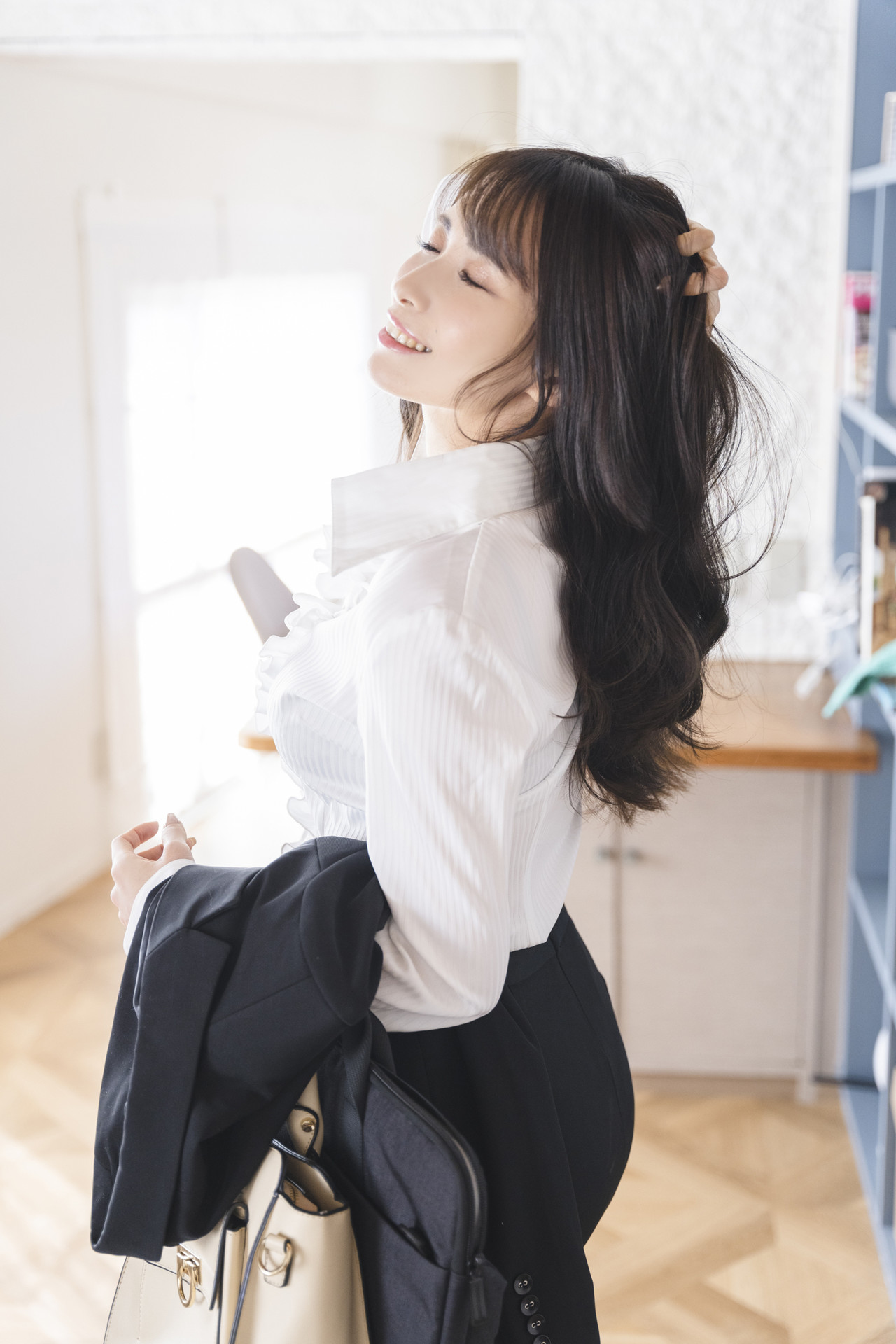 JILL じる, [GirlFriendEnd] 我が家の×××すぎる姉-社会人編 Set.01