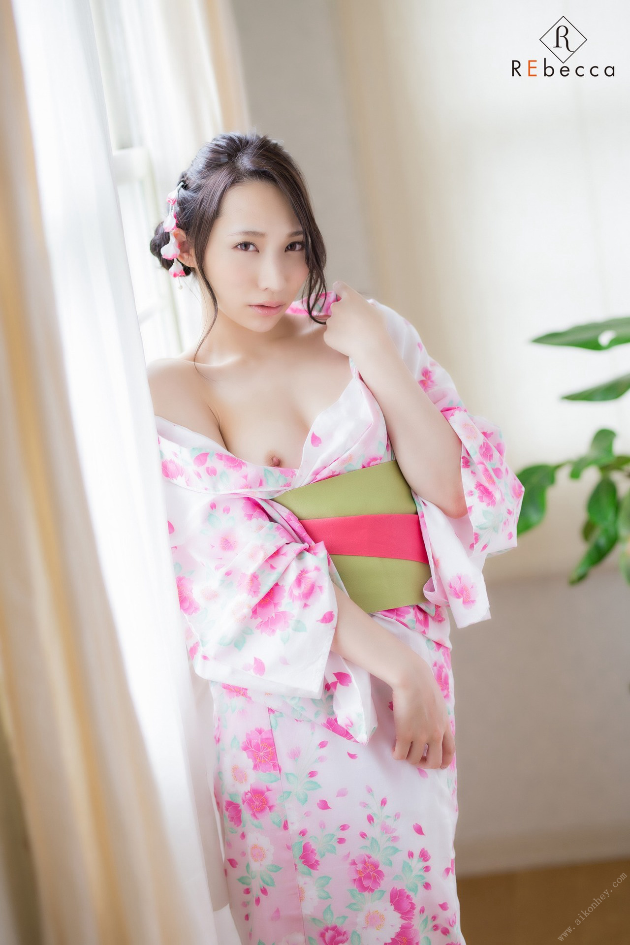 Ren Yoshikawa 吉川蓮, Rebecca 写真集 Ren Comeback！ Set.01