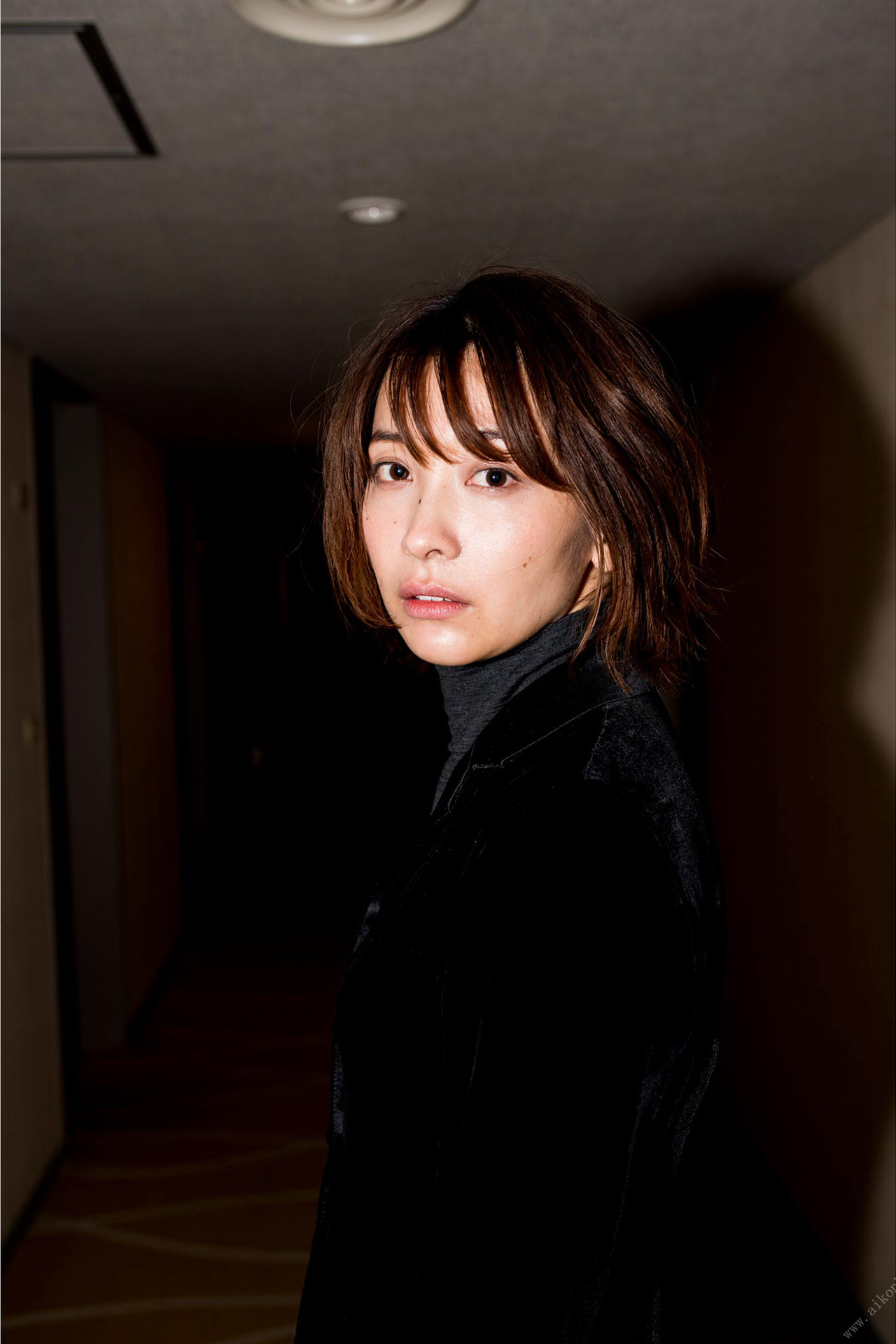 Mami Yamasaki 山崎真実, 週刊ポストデジタル写真集 「山崎真実×舞山秀一　Silent」 Set.01