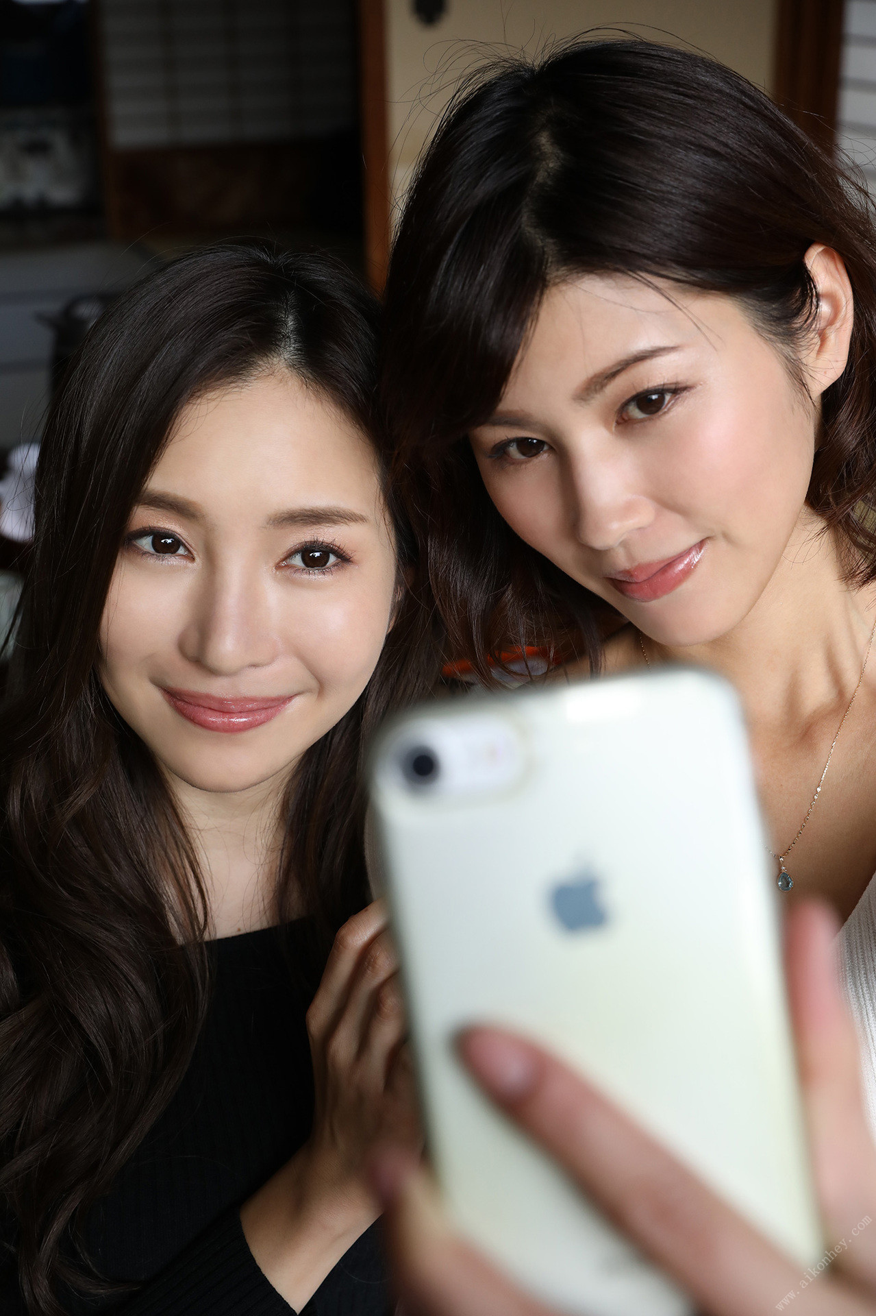 美乃すずめ 小野夕子, 週刊ポストデジタル写真集 神戸の女ＶＳ湘南の女 愛をちょうだい Set.01