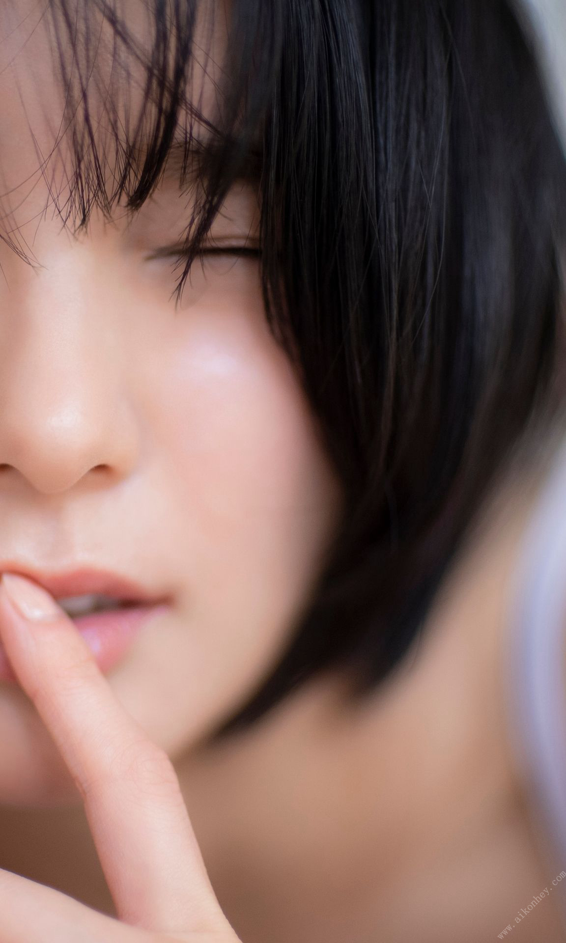 Momoko Arata 新田桃子, 週プレ Photo Book 「ドンブラ一人三役女優、初グラビア」 Set.02