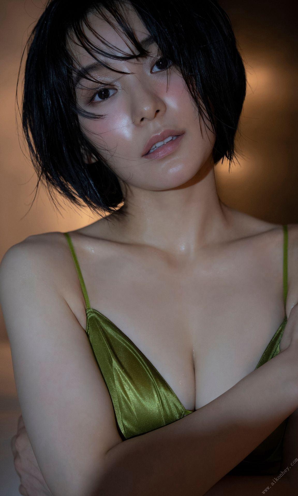 Momoko Arata 新田桃子, 週プレ Photo Book 「ドンブラ一人三役女優、初グラビア」 Set.01