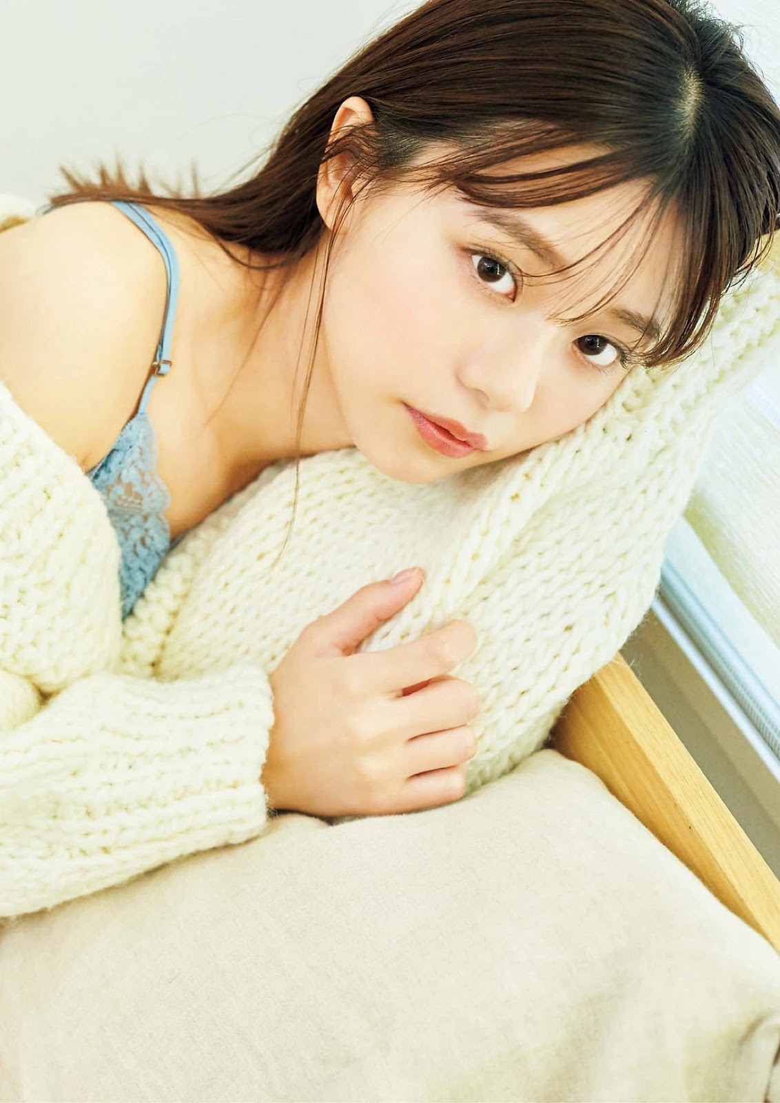 Yui Asakura 浅倉唯, Big Comic Spirits 2022 No.12 (ビッグコミックスピリッツ 2022年12号)