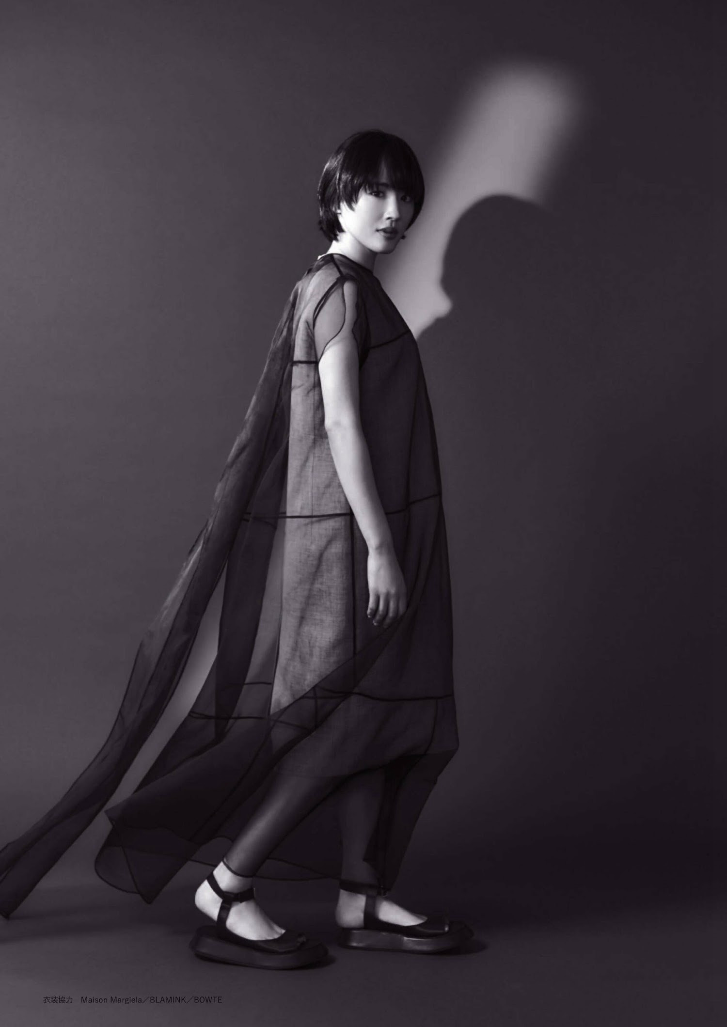 Haruka Ayase 綾瀬はるか, Shukan Bunshun 2023.01.05 (週刊文春 2023年1月5日号)