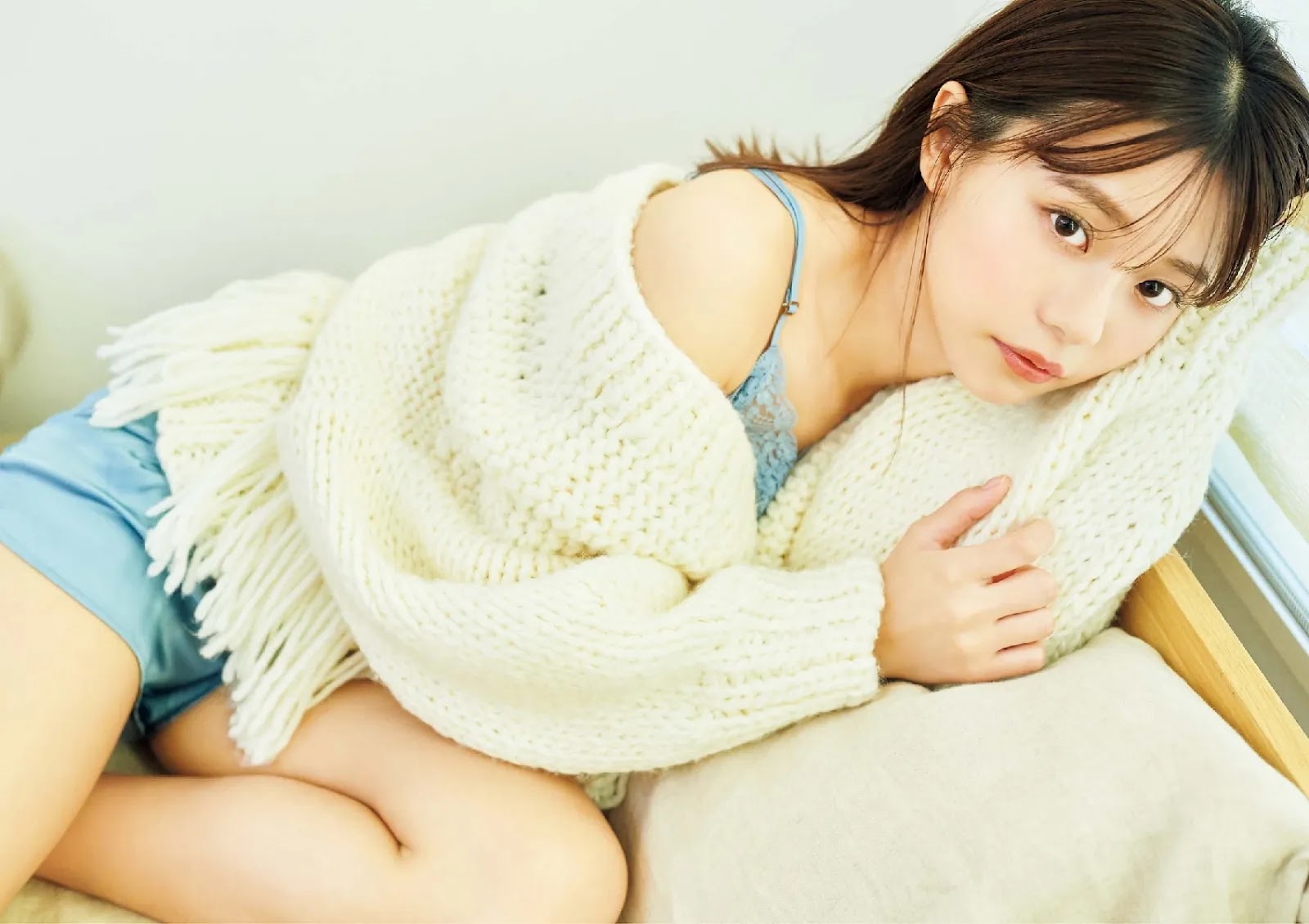 Yui Asakura 浅倉唯, Big Comic Spirits 2022 No.12 (ビッグコミックスピリッツ 2022年12号)