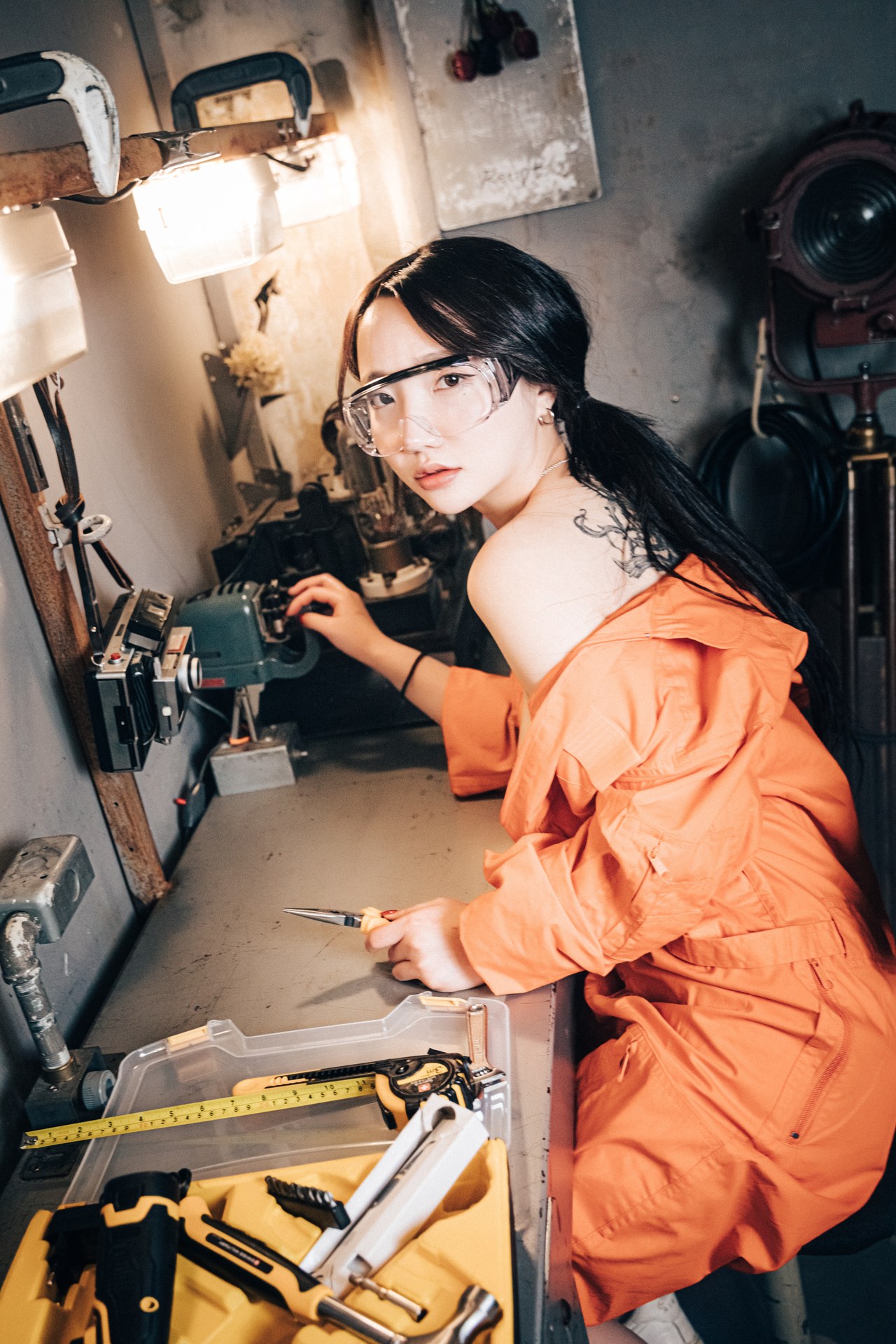 Son Yeeun 손예은, [Loozy] Where Are My Tools