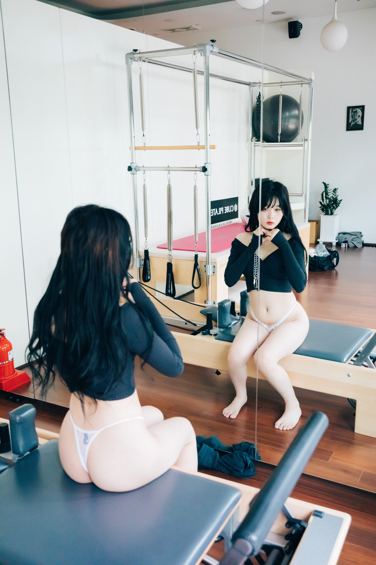 ZIA.Kwon 권지아, [Loozy] Pilates Instructor Set.02