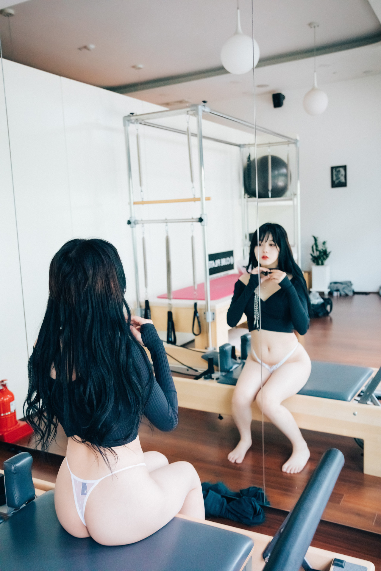 ZIA.Kwon 권지아, [Loozy] Pilates Instructor Set.02