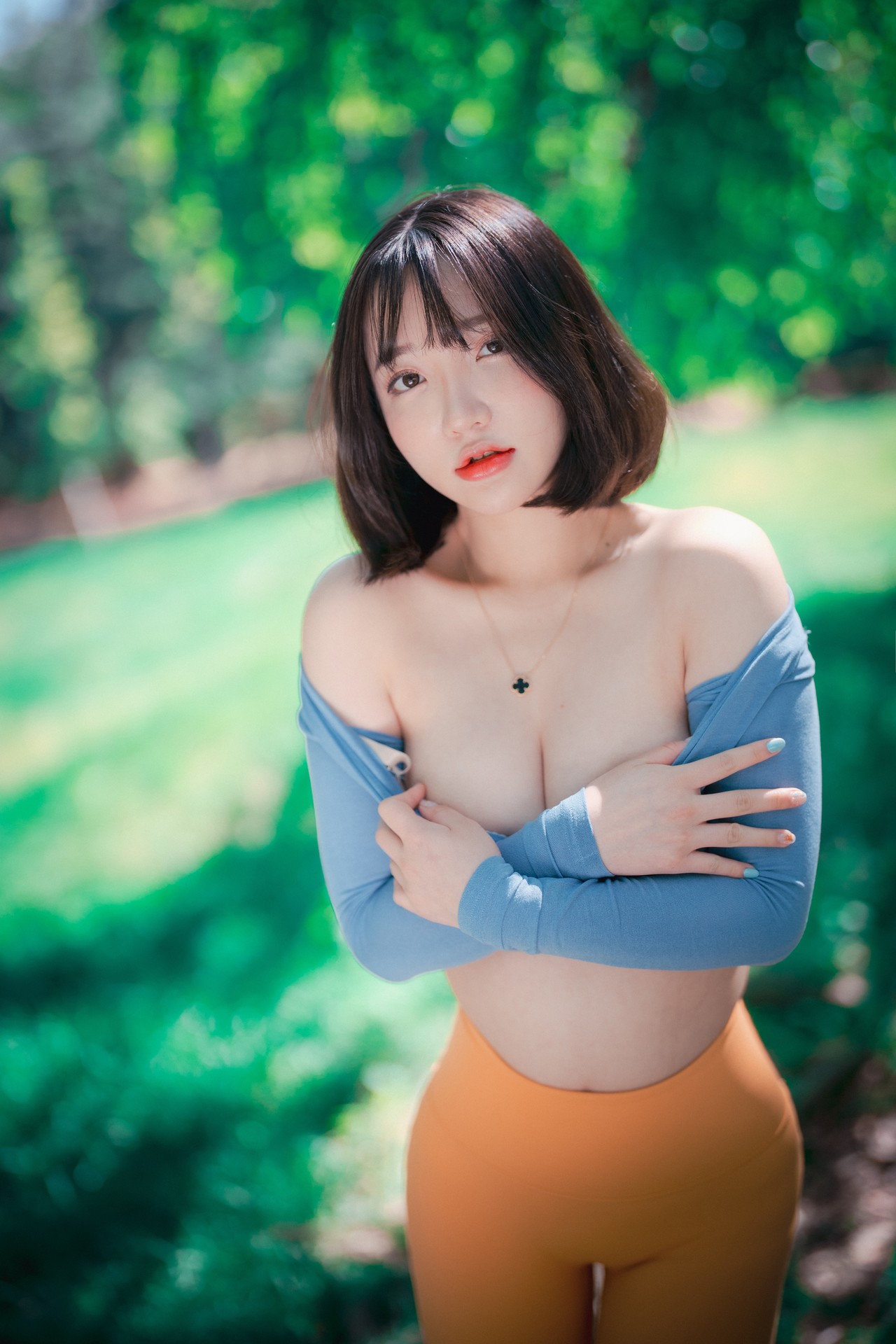 Son Yeeun 손예은, [DJAWA] Naughty Trekking Set.01