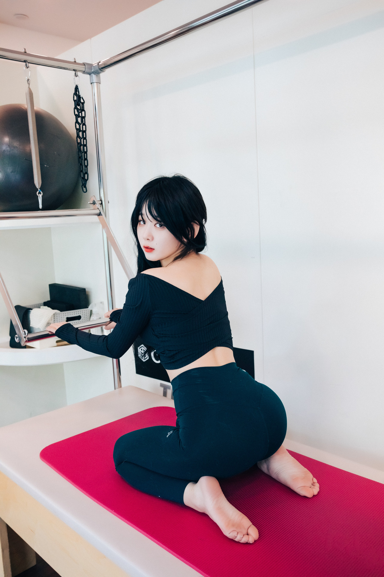 ZIA.Kwon 권지아, [Loozy] Pilates Instructor Set.03