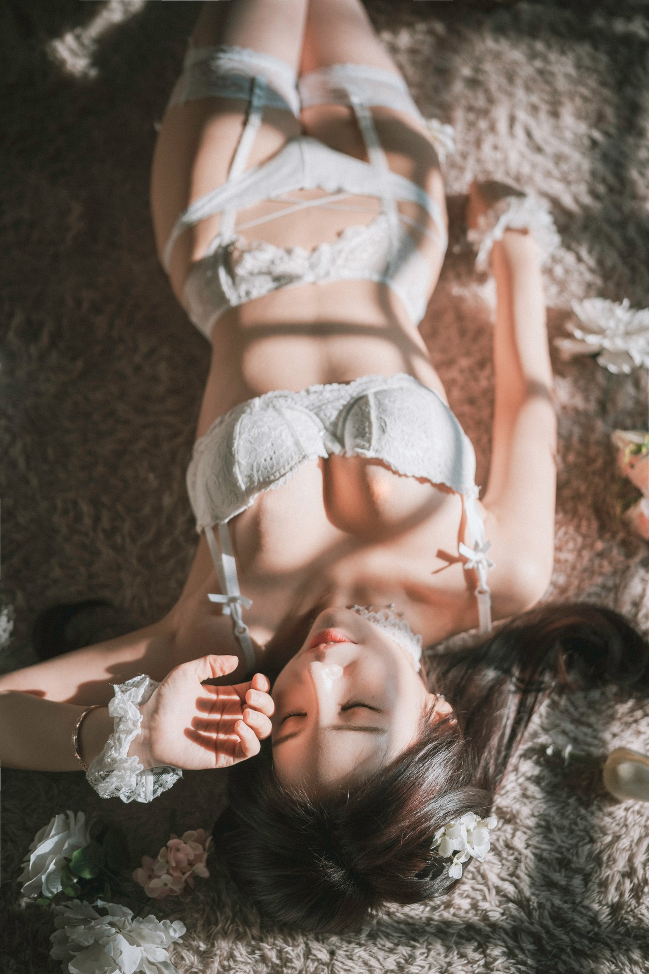 Zzyuri 쮸리, [DJAWA] Alluring White