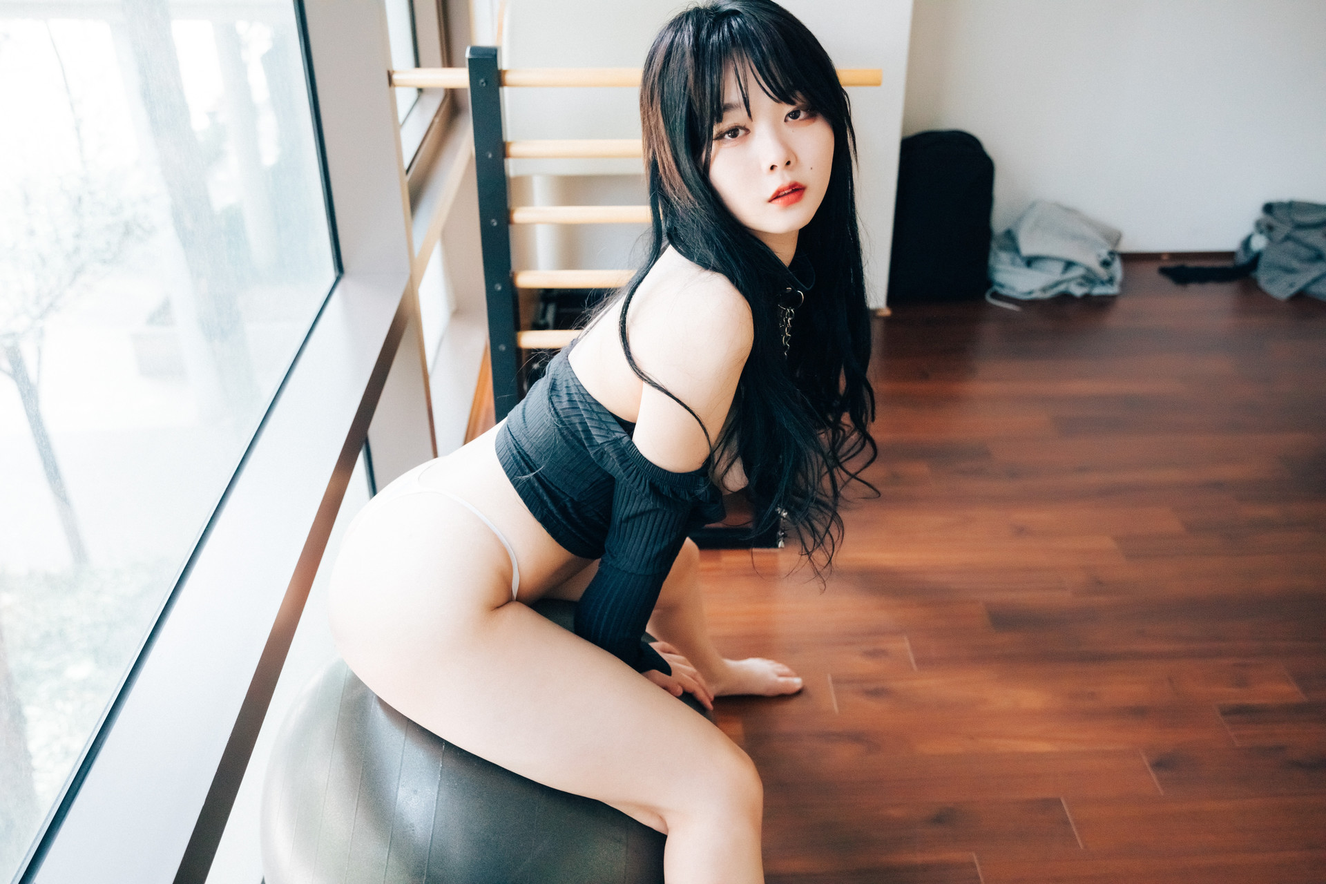 ZIA.Kwon 권지아, [Loozy] Pilates Instructor Set.03