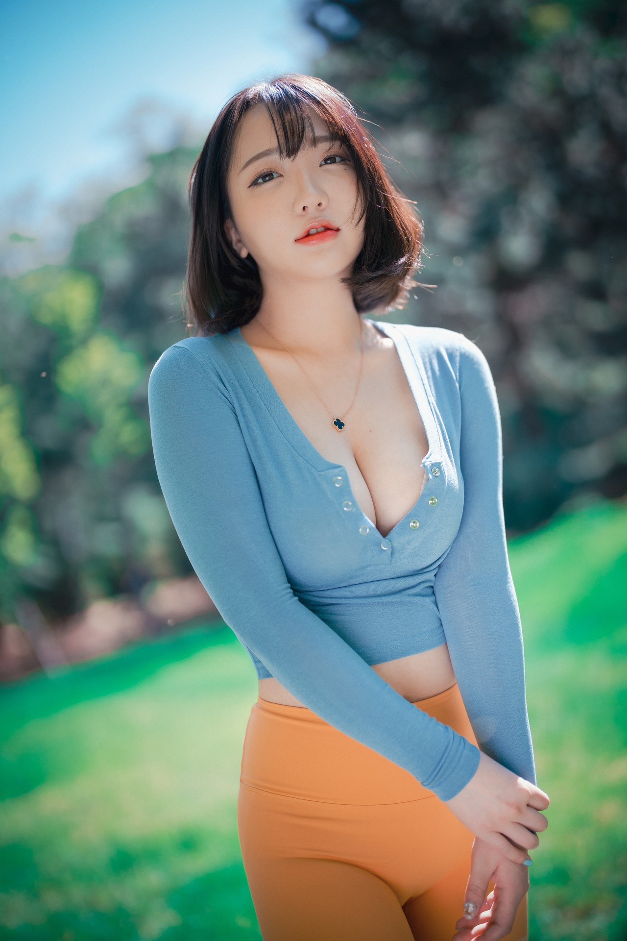 Son Yeeun 손예은, [DJAWA] Naughty Trekking Set.01