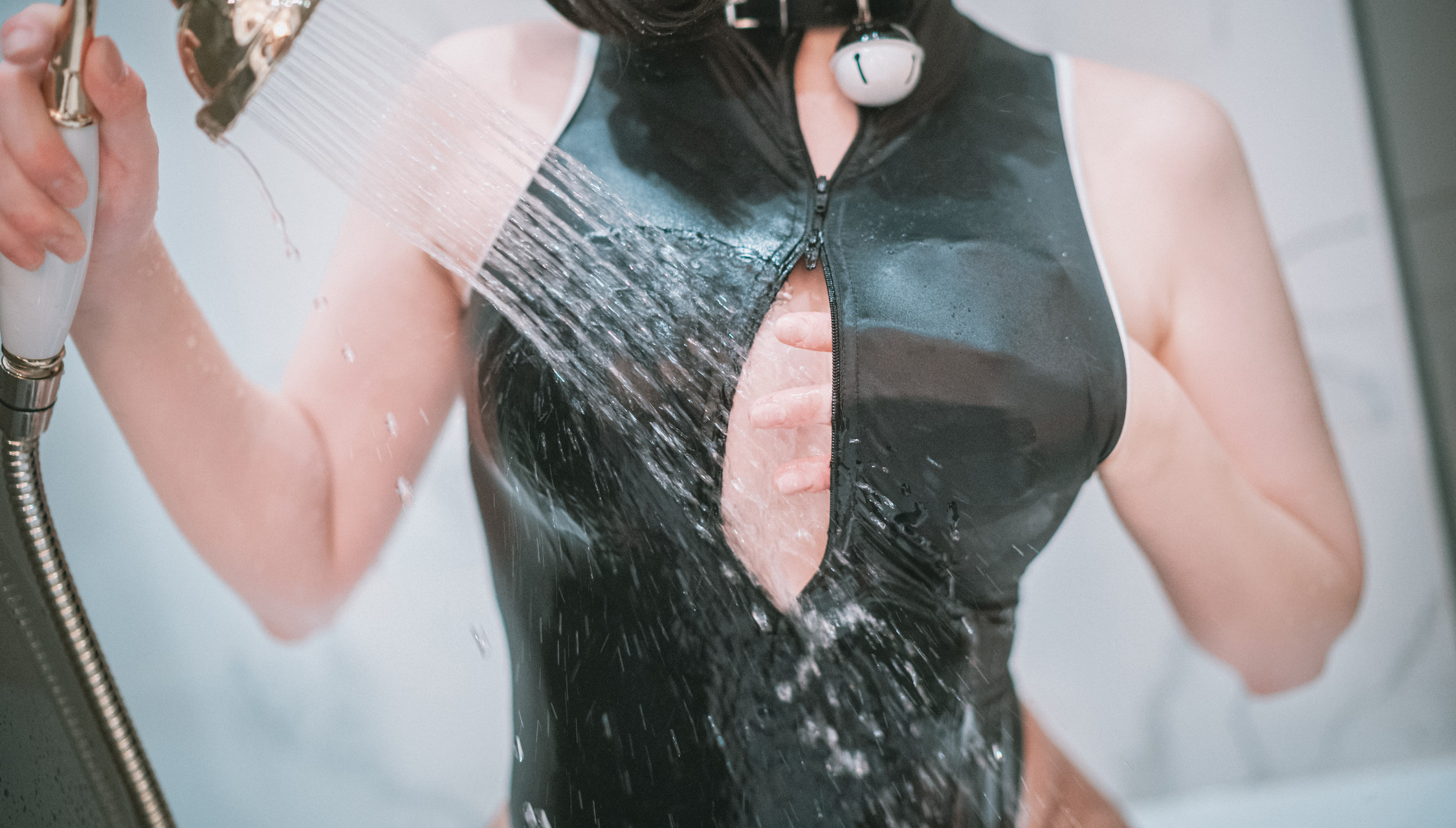 Bambi 밤비, [DJAWA] Le chat déteste la douche