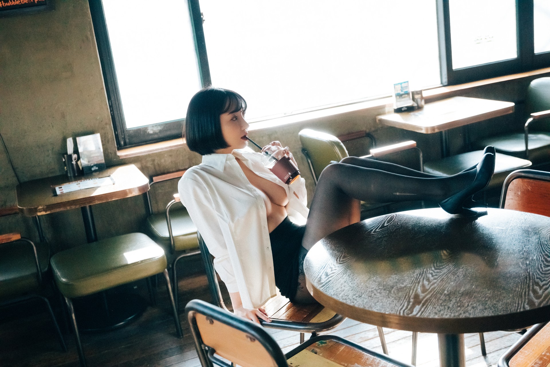 Son Yeeun 손예은, [Loozy] Tainted Love Bar Set.01