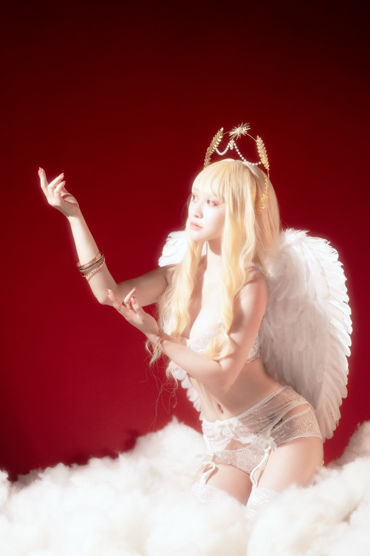 小何同学 Cosplay 尾巴天使