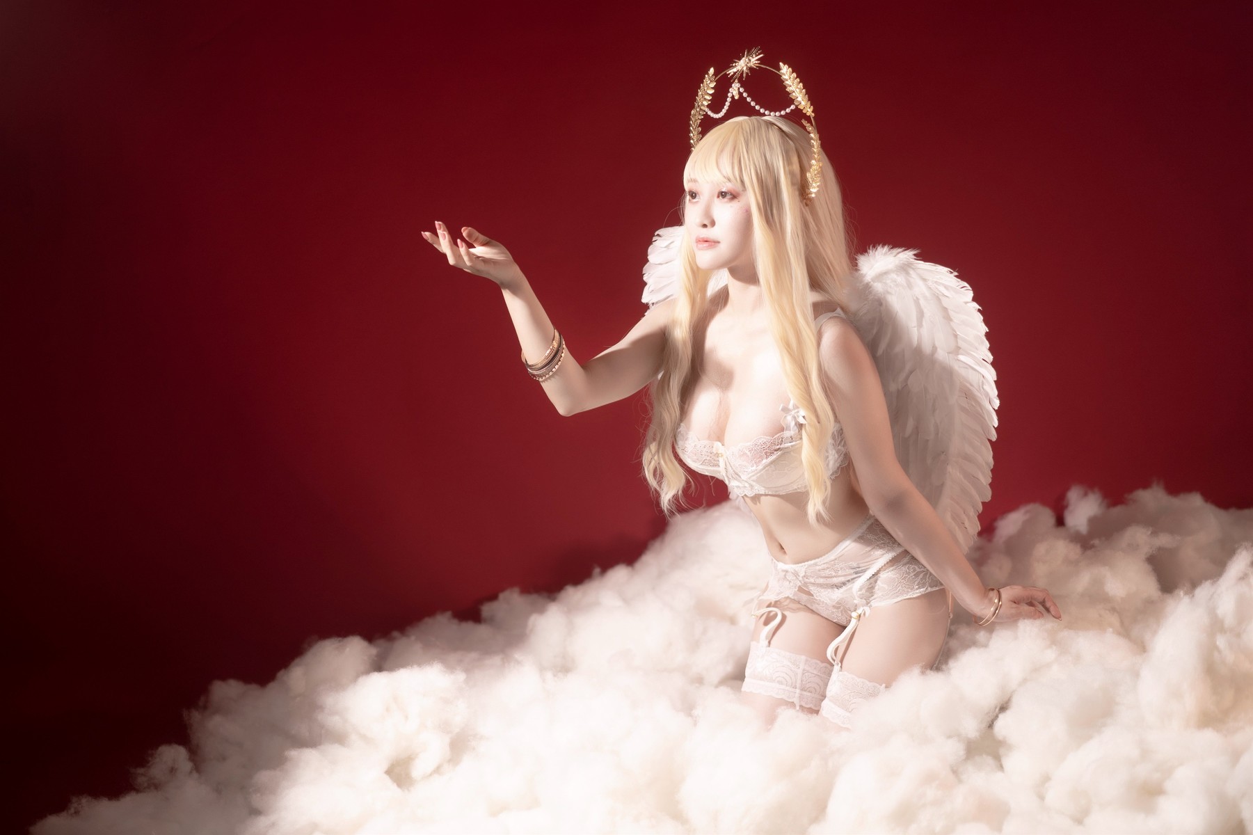 小何同学 Cosplay 尾巴天使