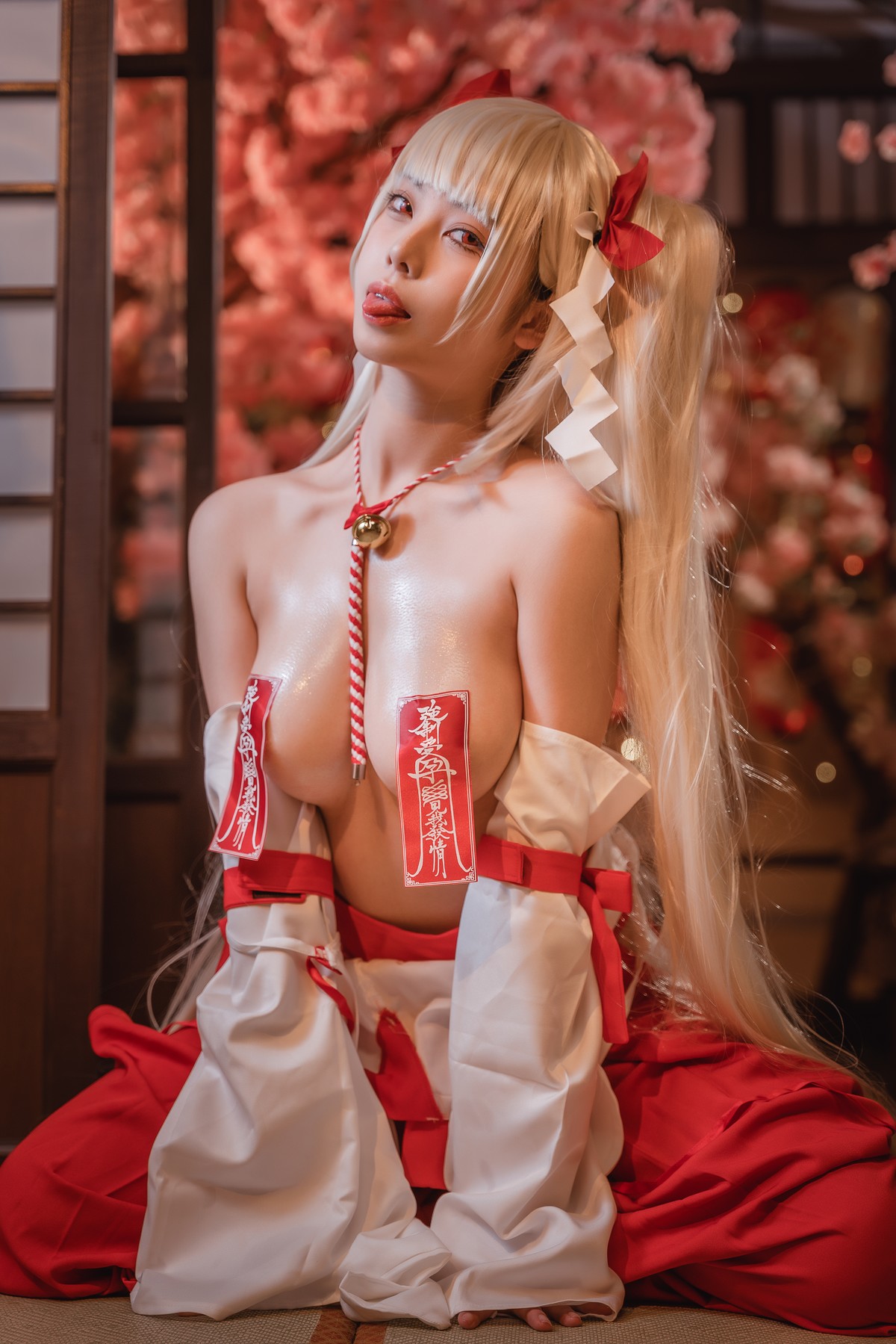 蜜汁猫裘 Cosplay 可畏巫女