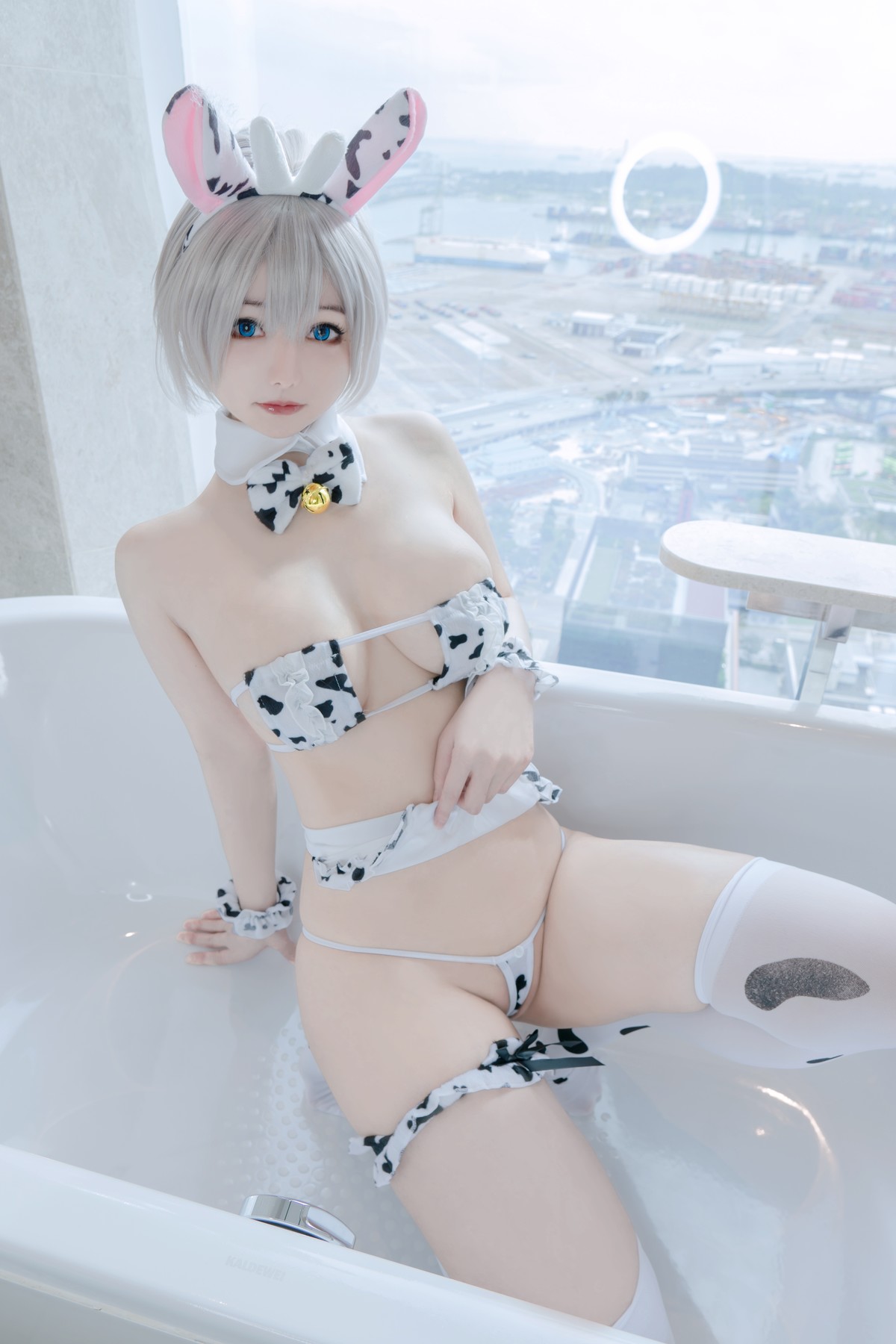 KitKat Cosplay Uzaki Cow Maid