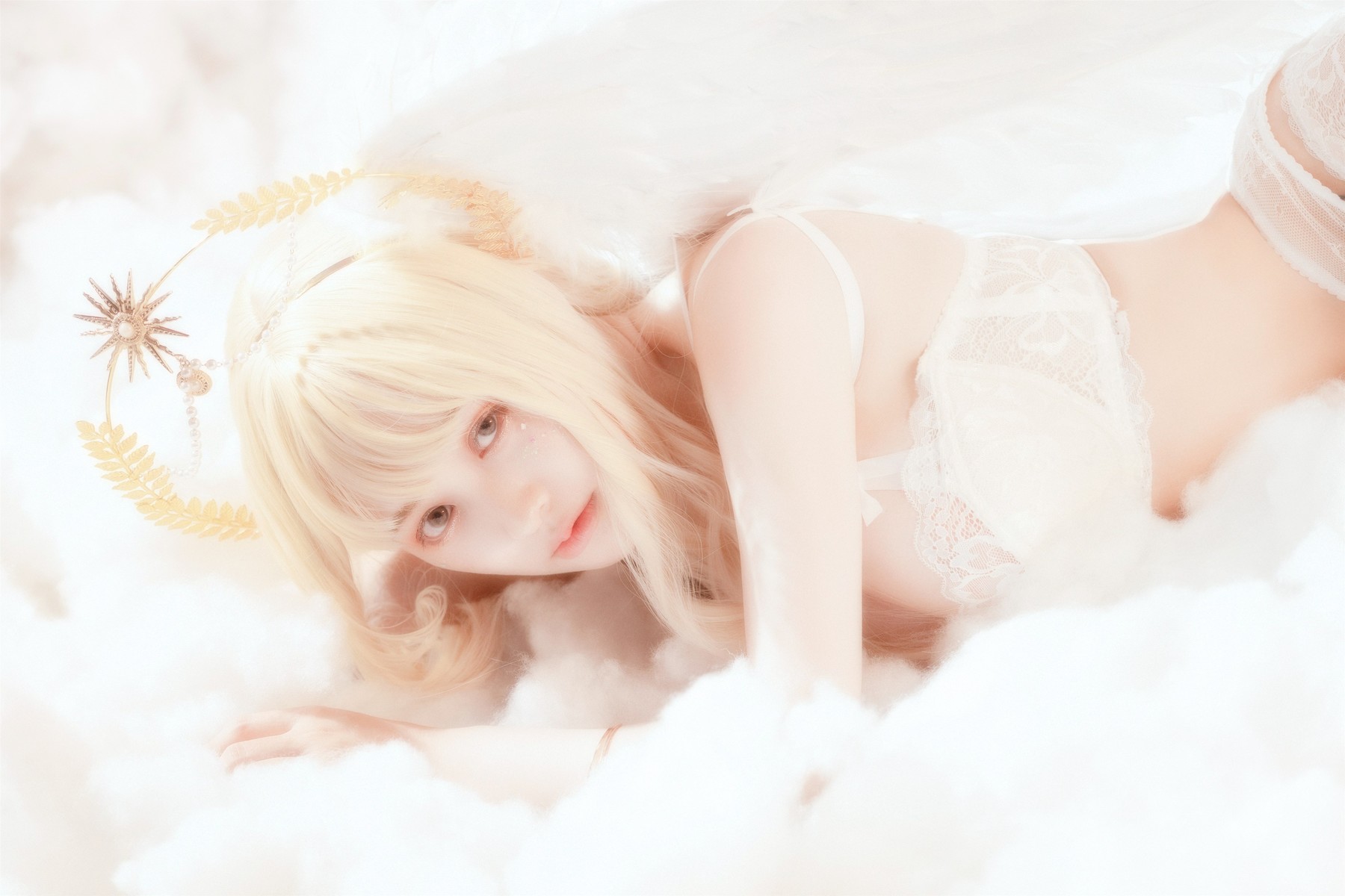 小何同学 Cosplay 尾巴天使