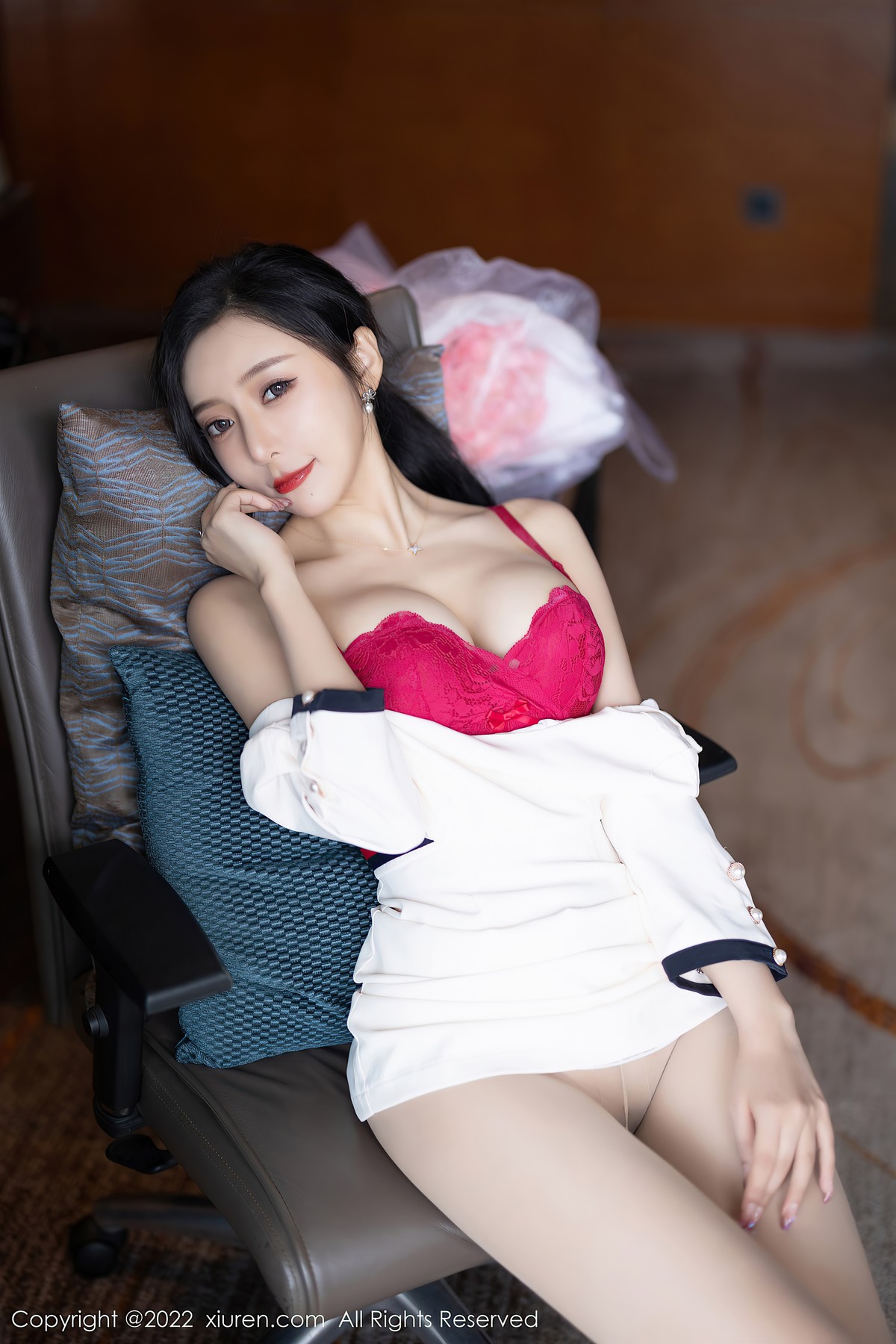 [XiuRen秀人网] No.4963 王馨瑶yanni