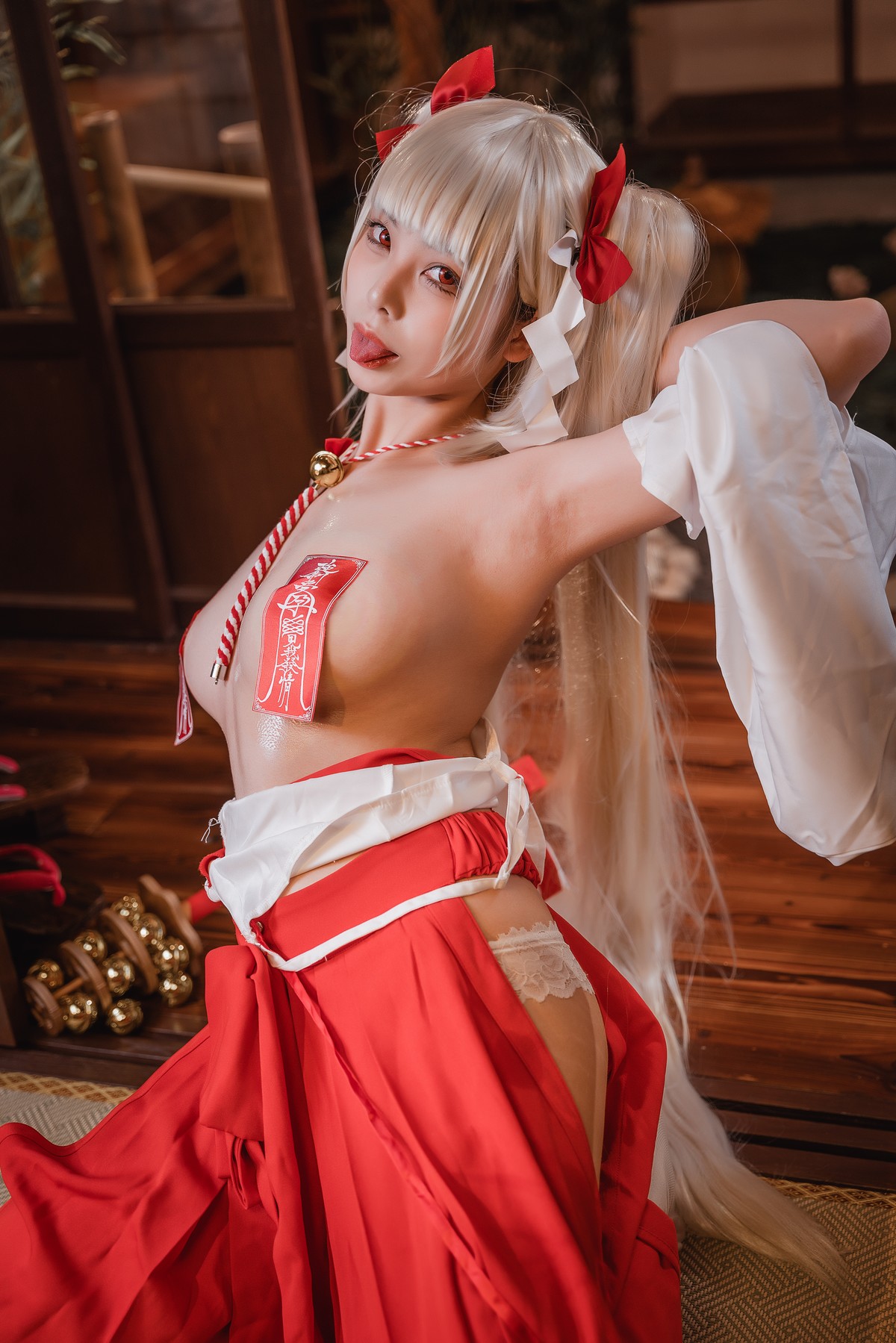 蜜汁猫裘 Cosplay 可畏巫女